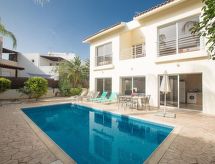 Vakantiehuis met open haard en privézwembad in Protaras - thumbnail 1