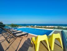 Prachtige privévilla met 4 slaapkamers, zwembad en panoramisch zeezicht in Protaras - thumbnail 1