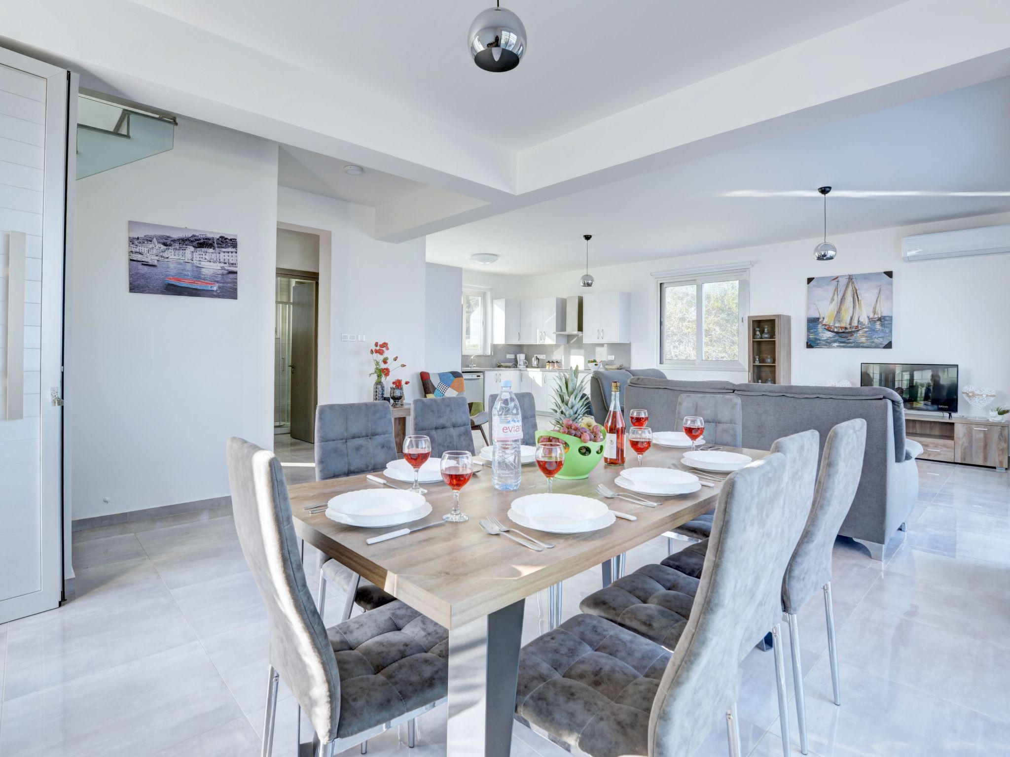 Private Villa mit 4 Schlafzimmern, Pool und Meerblick-Image-tags.info