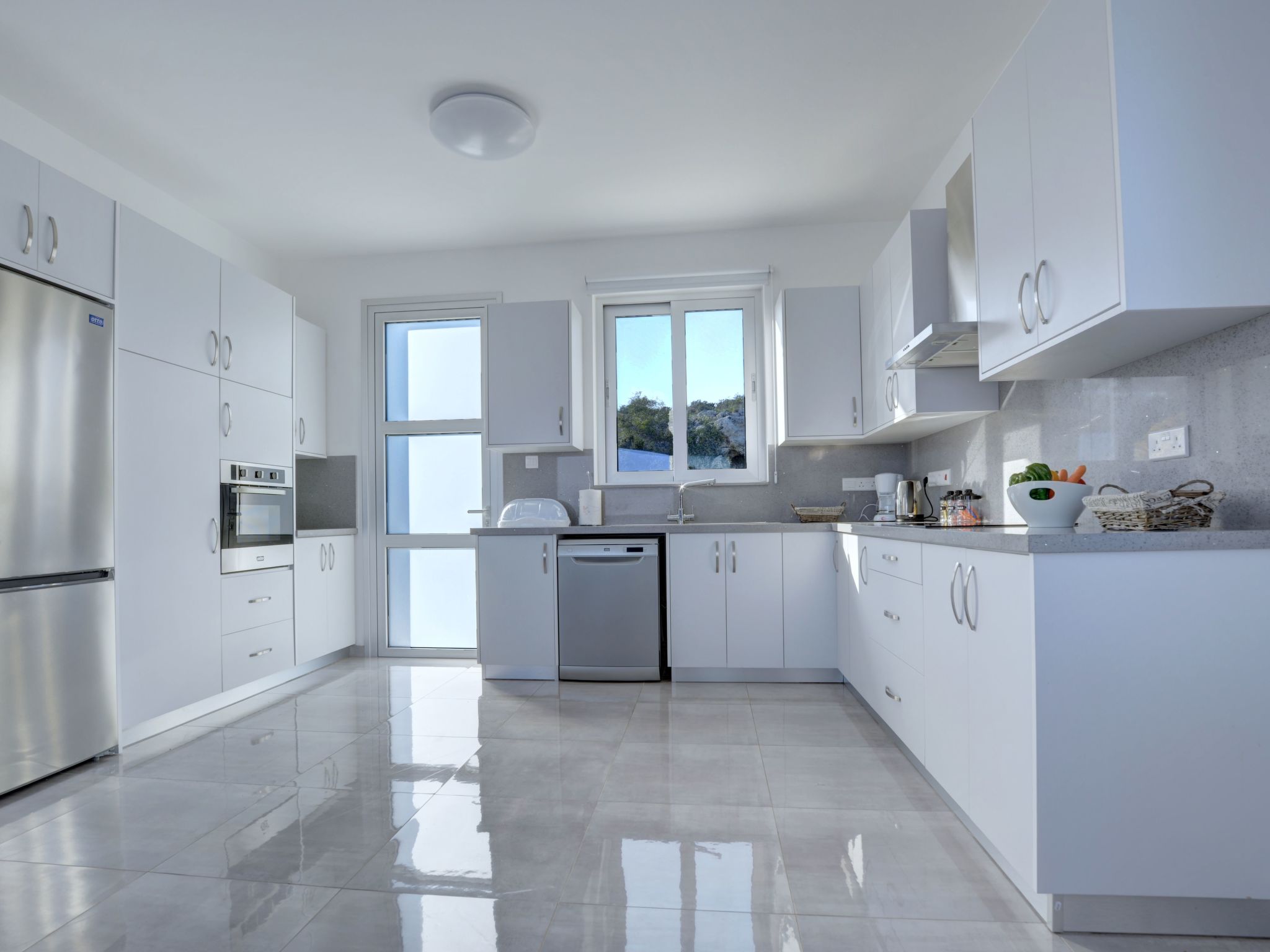 Private Villa mit 4 Schlafzimmern, Pool und Meerblick-Image-tags.info