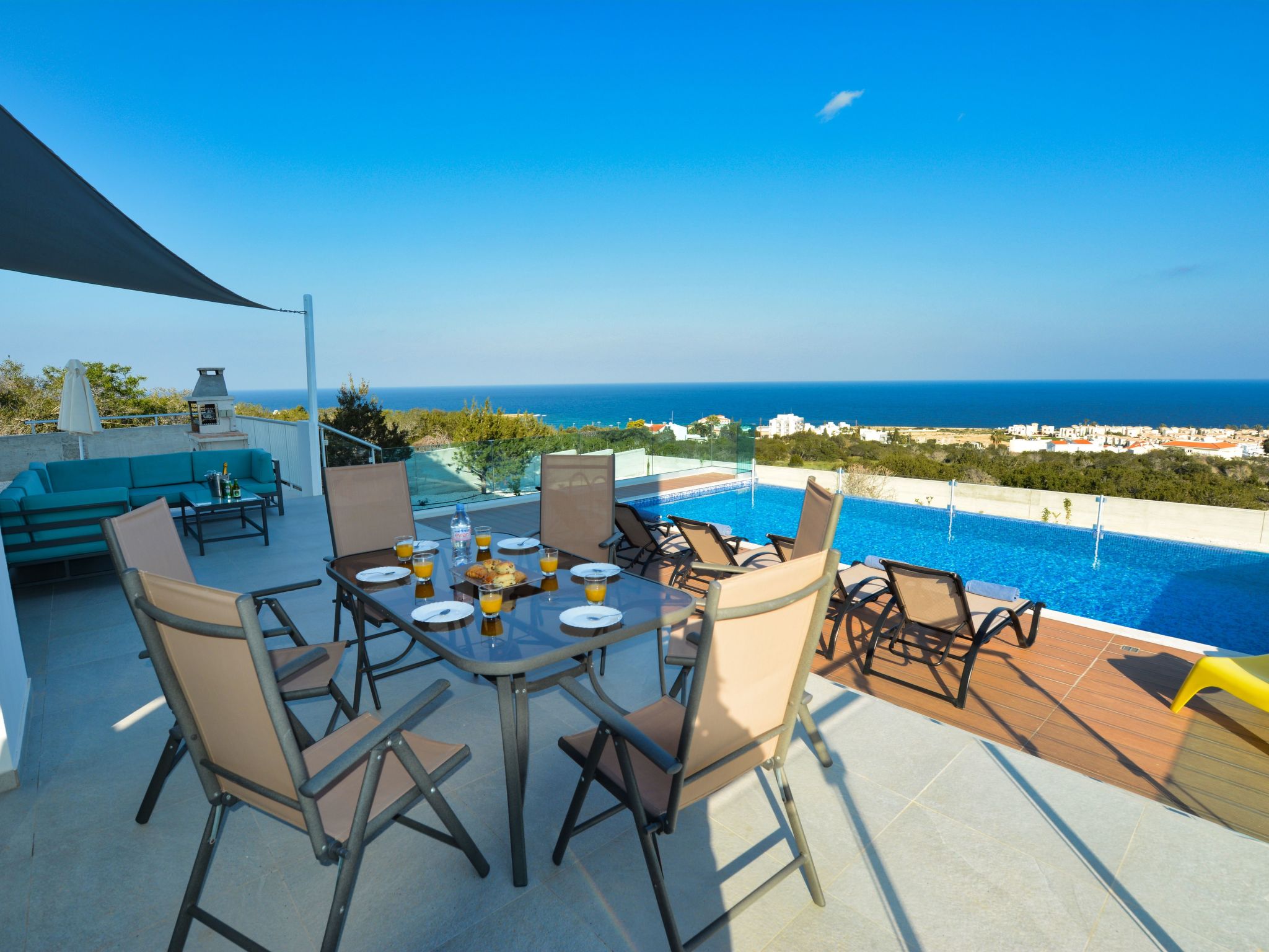 Private Villa mit 4 Schlafzimmern, Pool und Meerblick-Image-tags.info