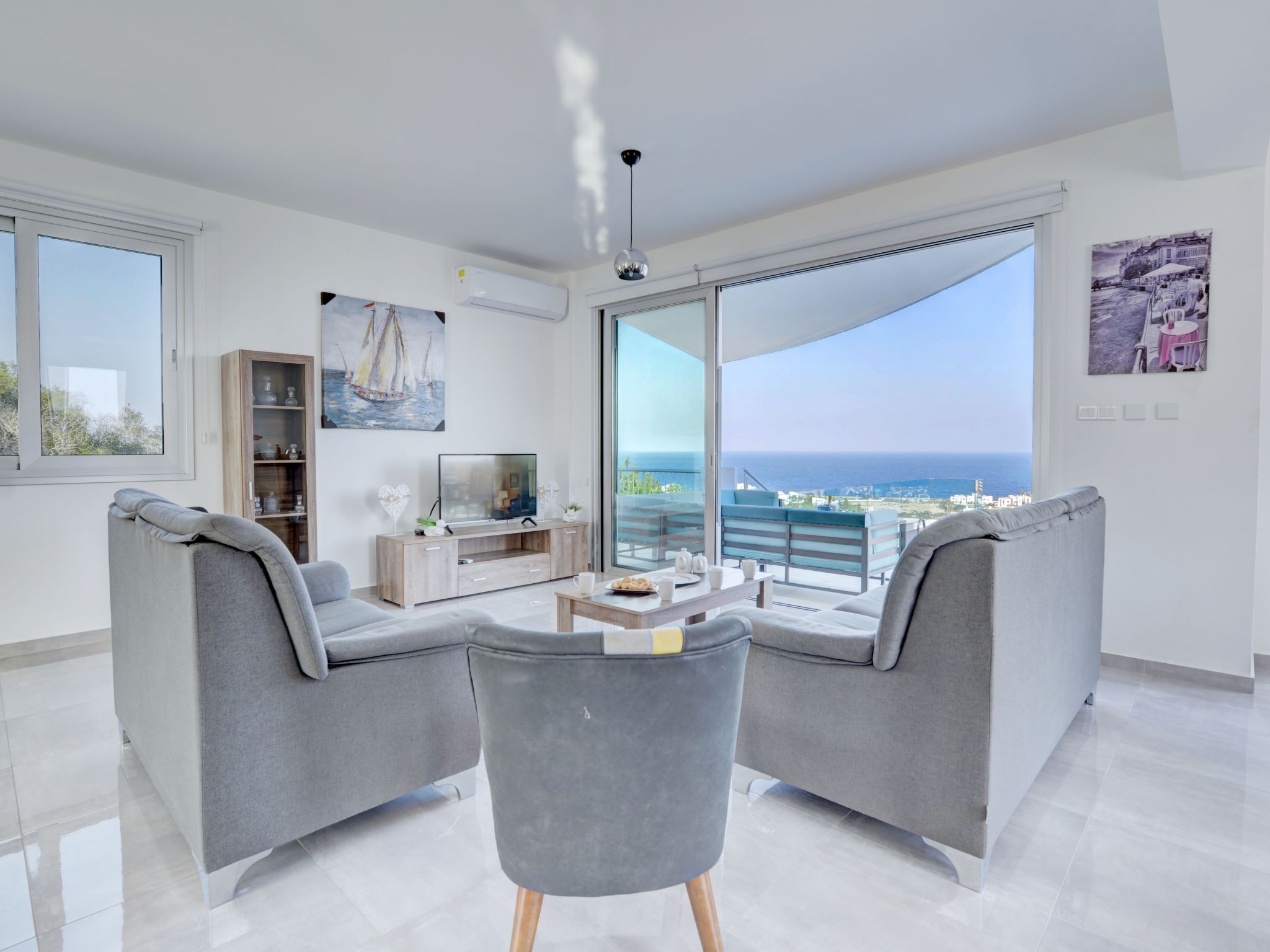 Private Villa mit 4 Schlafzimmern, Pool und Meerblick-Image-tags.info