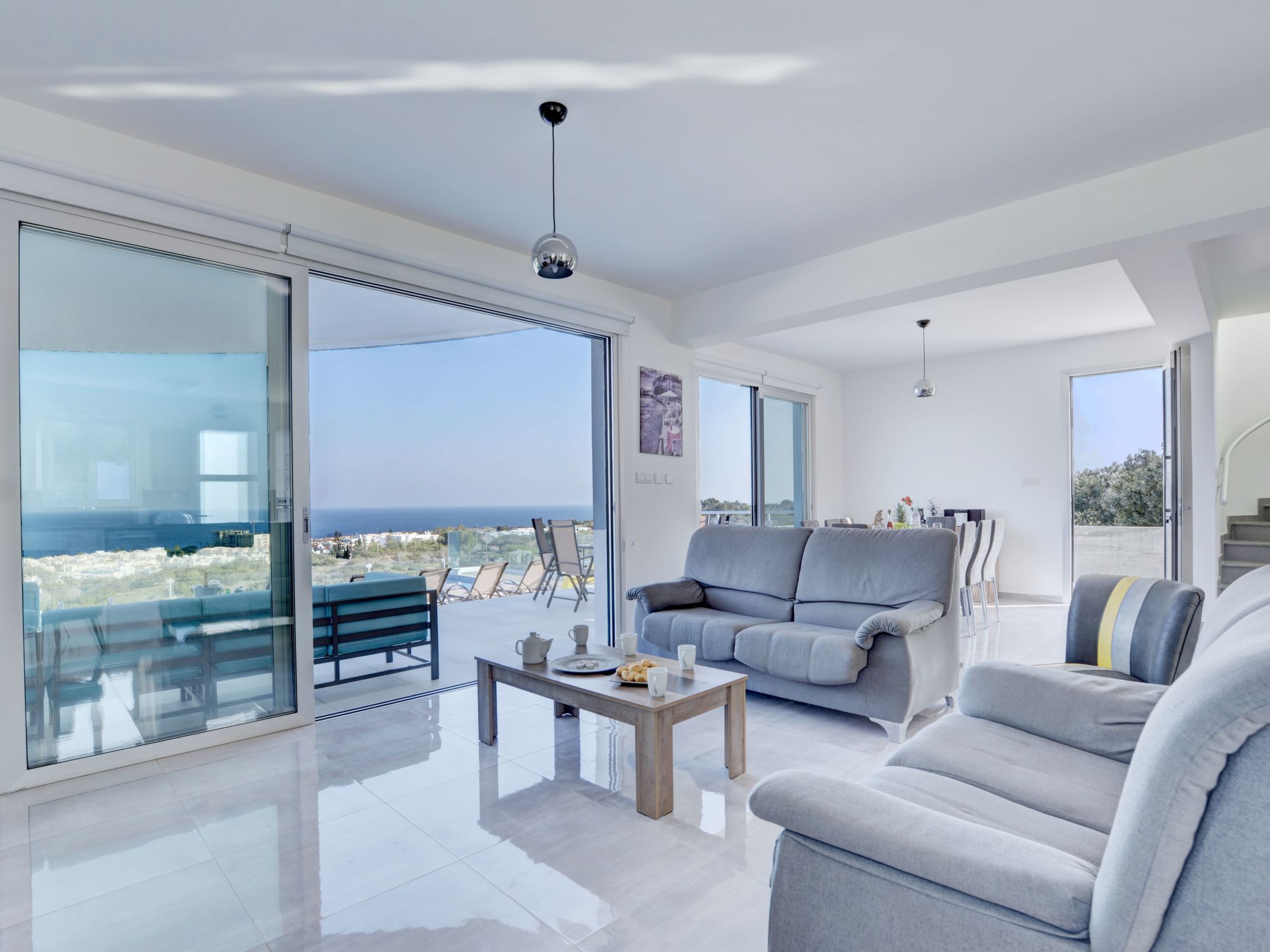 Private Villa mit 4 Schlafzimmern, Pool und Meerblick-Image-tags.info