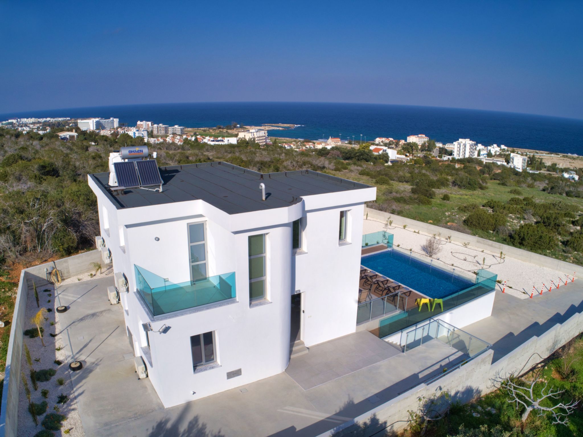 Private Villa mit 4 Schlafzimmern, Pool und Meerblick-Image-tags.info