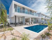 Vrijstaand vakantiehuis met privézwembad in centrum Protaras · 138 m² - thumbnail 1