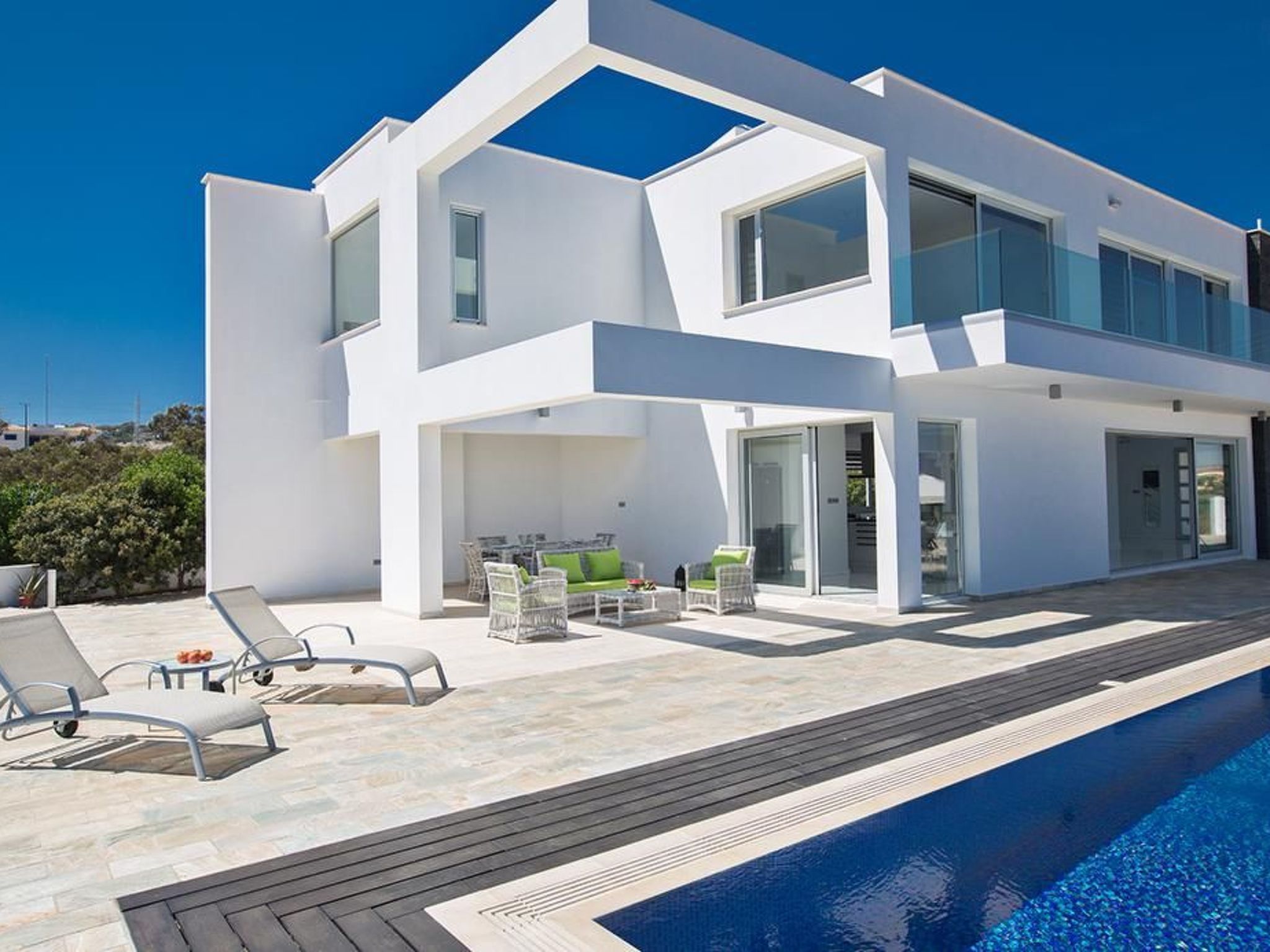 Moderne 3-Schlafzimmer-Villa mit atemberaubendem Meerblick