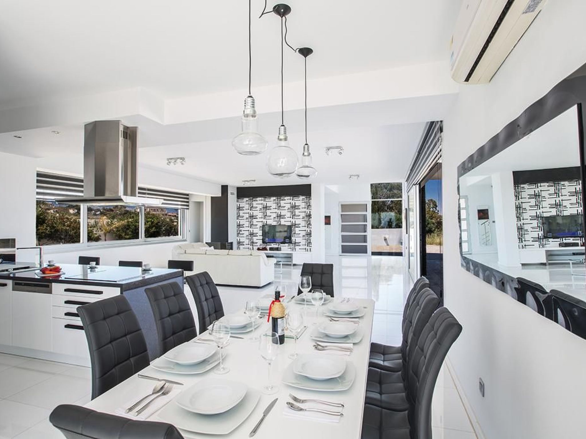 Moderne 3-Schlafzimmer-Villa mit atemberaubendem Meerblick-Image-tags.info