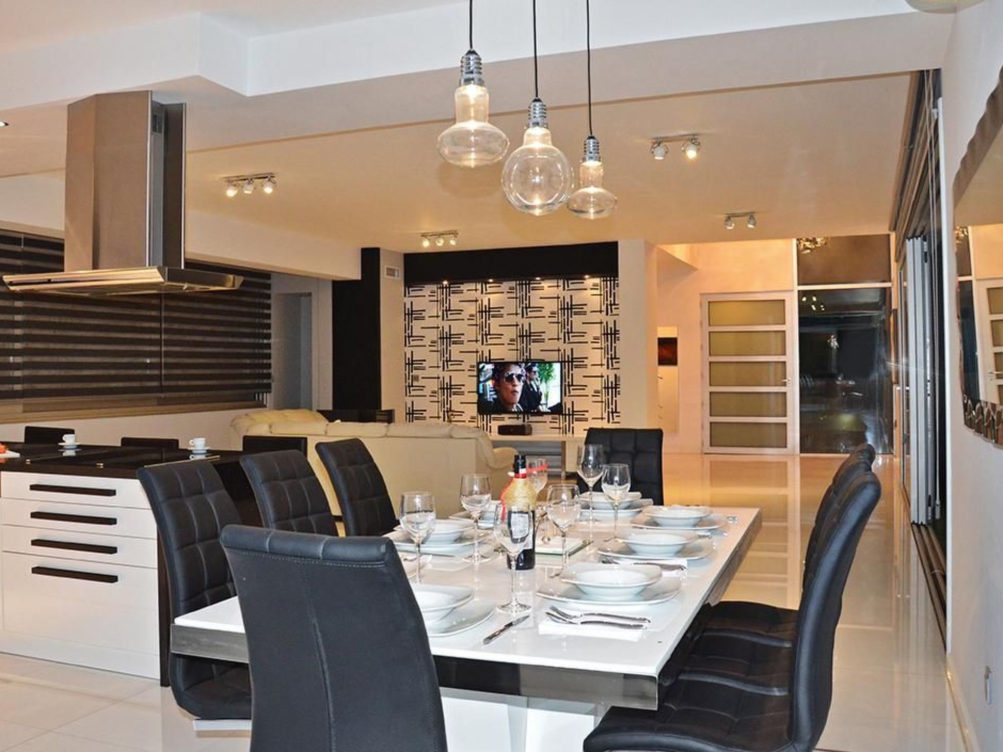 Moderne 3-Schlafzimmer-Villa mit atemberaubendem Meerblick-Image-tags.info