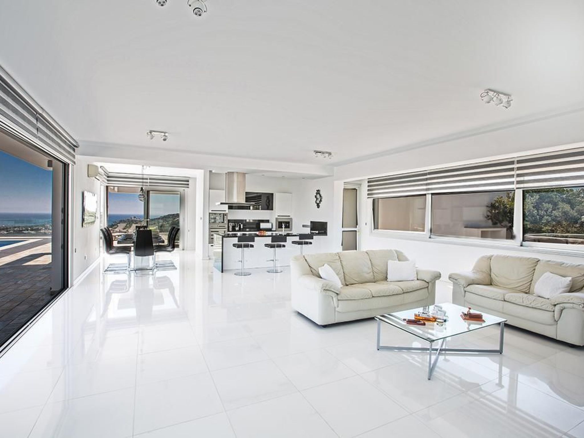 Moderne 3-Schlafzimmer-Villa mit atemberaubendem Meerblick-Image-tags.info