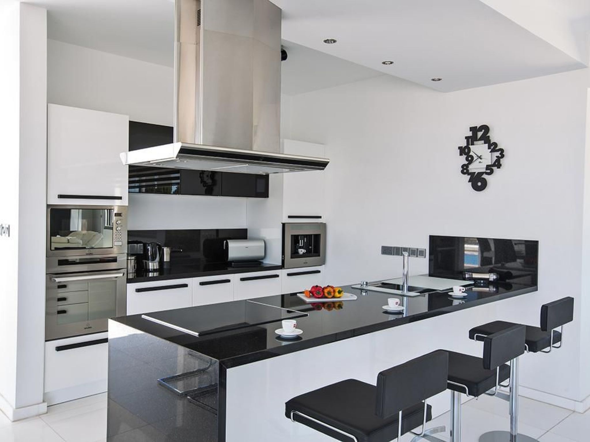 Moderne 3-Schlafzimmer-Villa mit atemberaubendem Meerblick-Image-tags.info