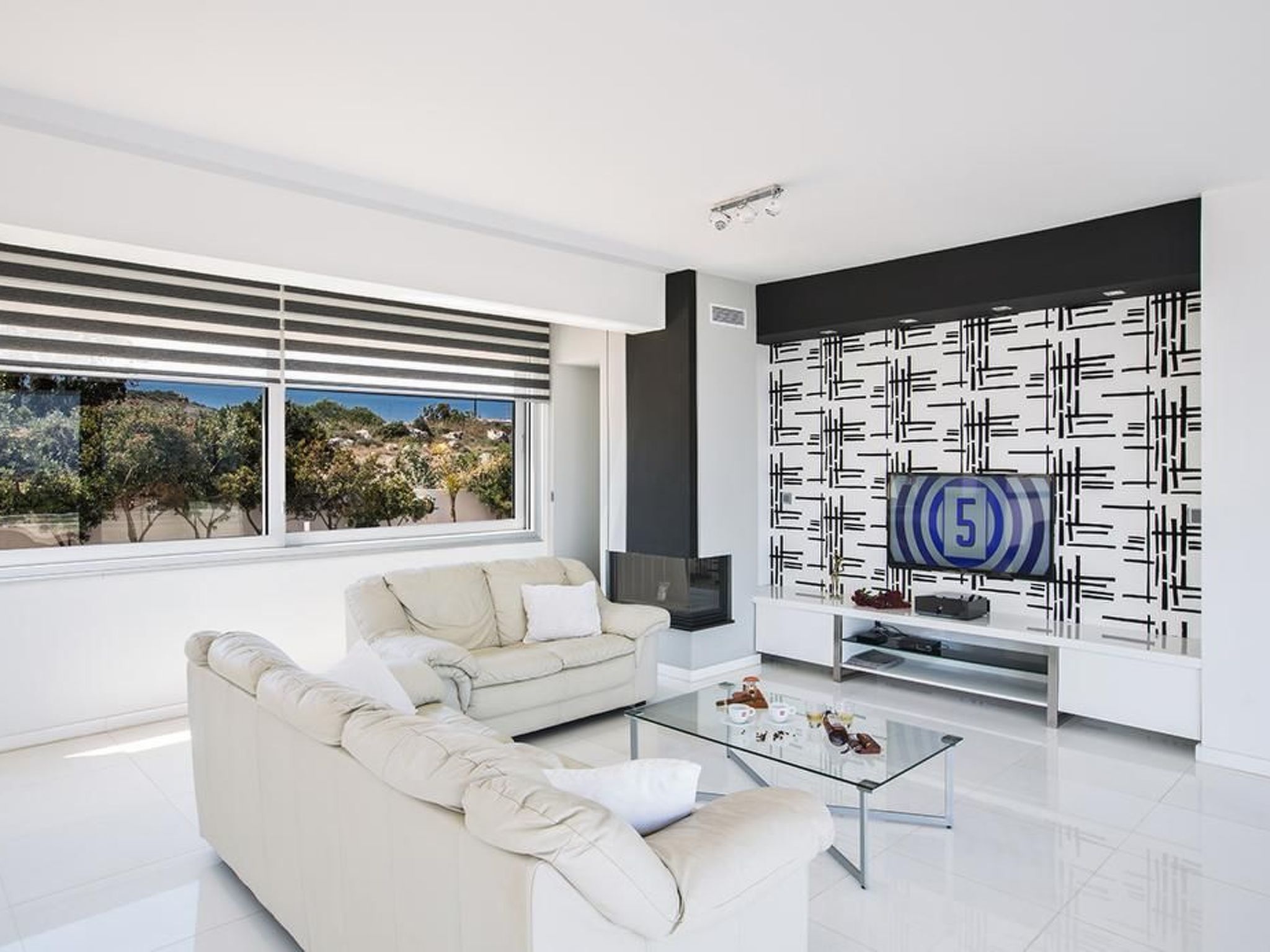 Moderne 3-Schlafzimmer-Villa mit atemberaubendem Meerblick-Image-tags.info