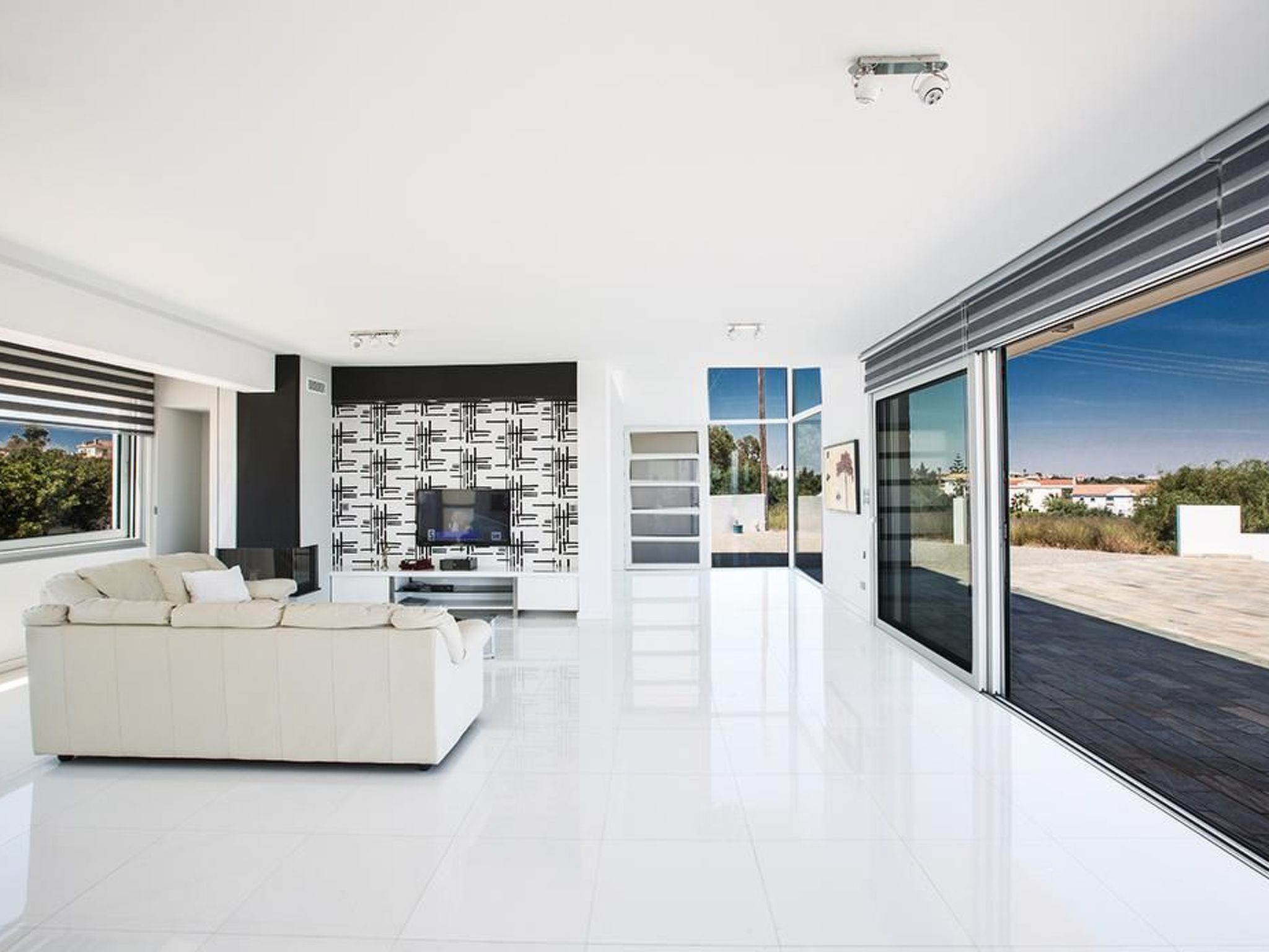 Moderne 3-Schlafzimmer-Villa mit atemberaubendem Meerblick-Image-tags.info