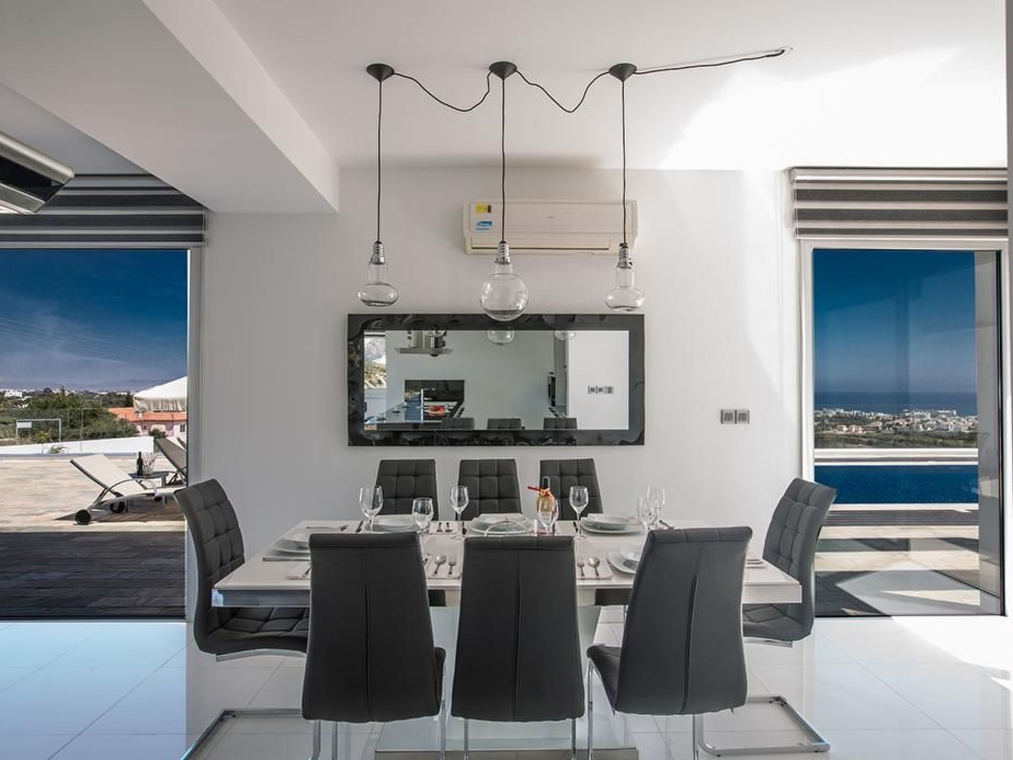 Moderne 3-Schlafzimmer-Villa mit atemberaubendem Meerblick-Image-tags.info