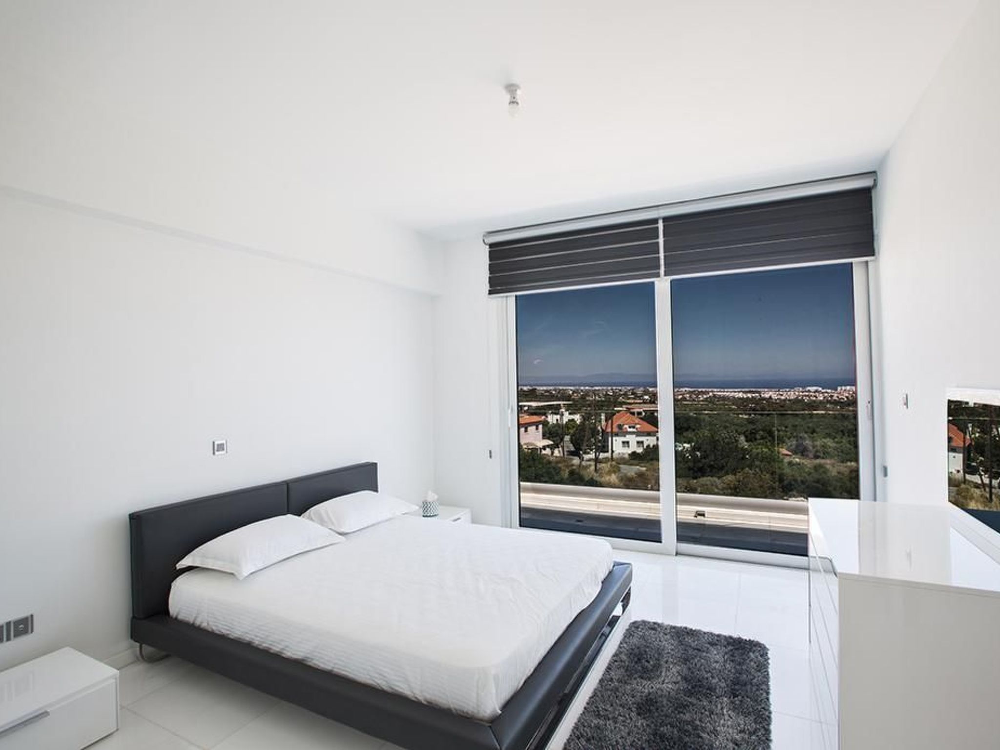 Moderne 3-Schlafzimmer-Villa mit atemberaubendem Meerblick-Image-tags.info