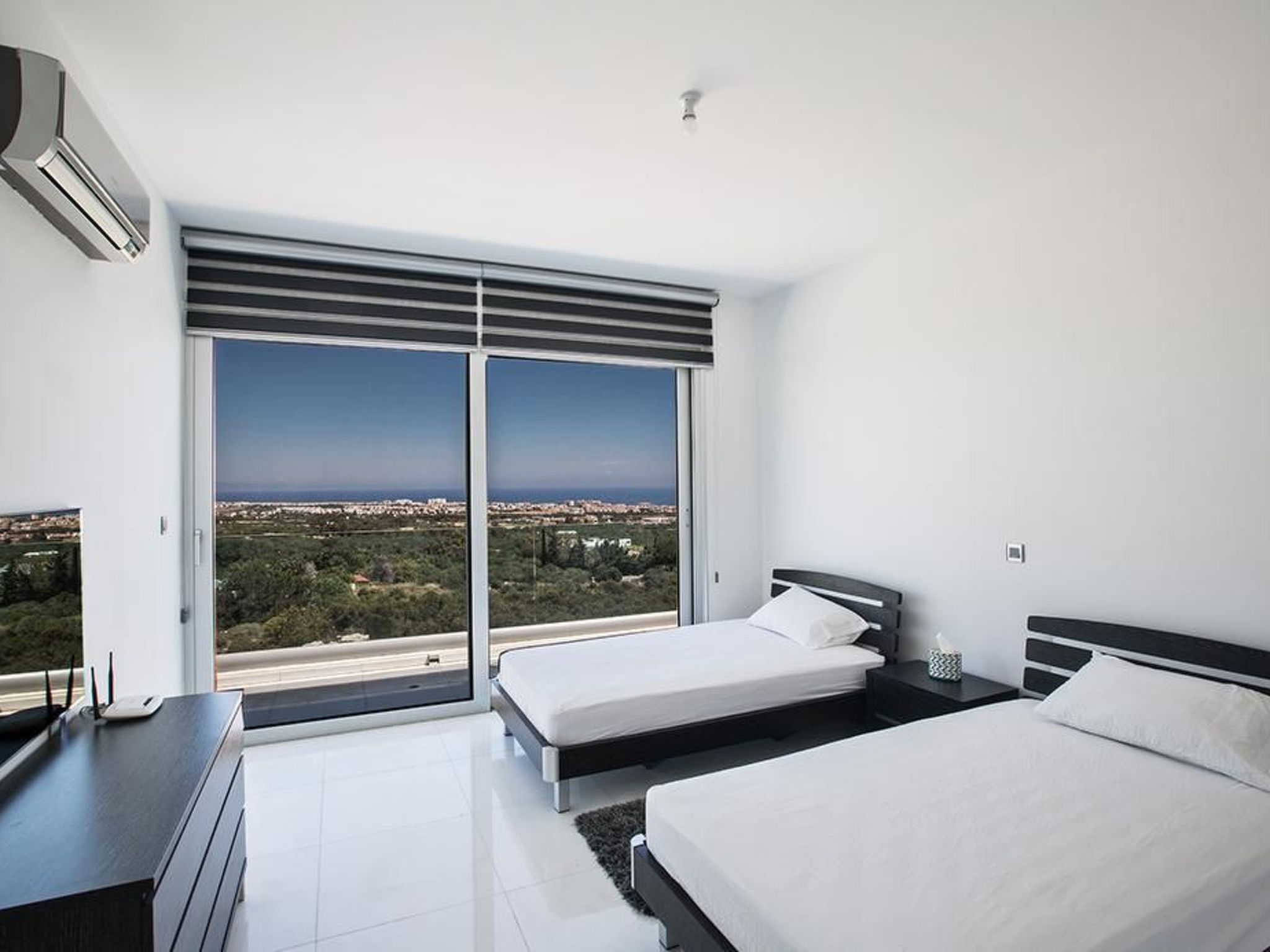 Moderne 3-Schlafzimmer-Villa mit atemberaubendem Meerblick-Image-tags.info