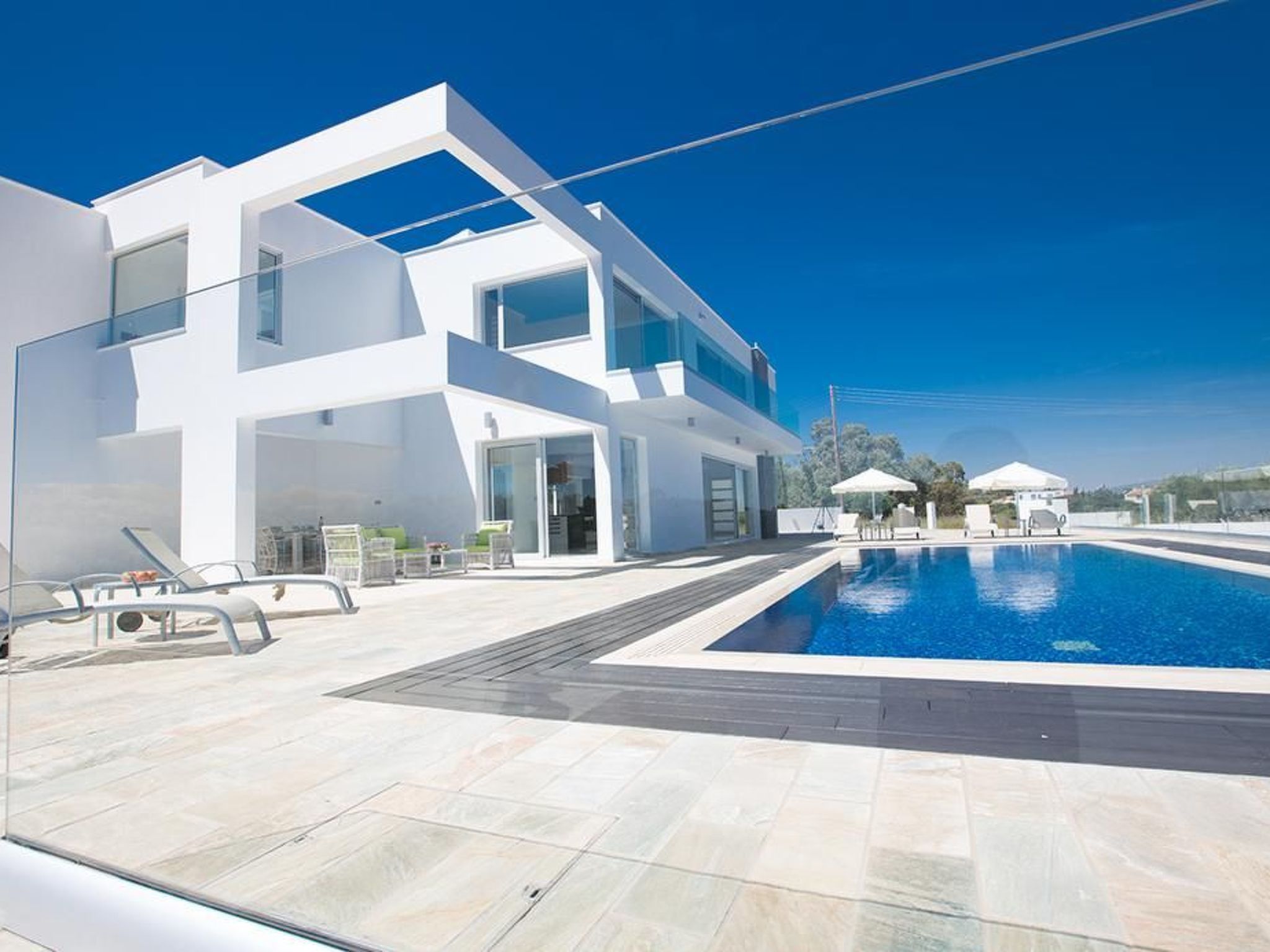 Moderne 3-Schlafzimmer-Villa mit atemberaubendem Meerblick-Image-tags.info