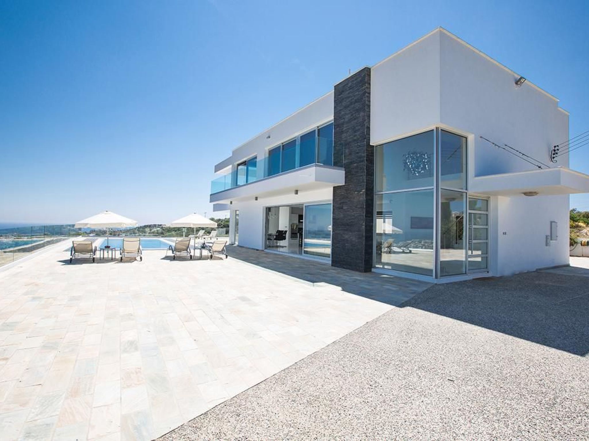 Moderne 3-Schlafzimmer-Villa mit atemberaubendem Meerblick-Image-tags.info