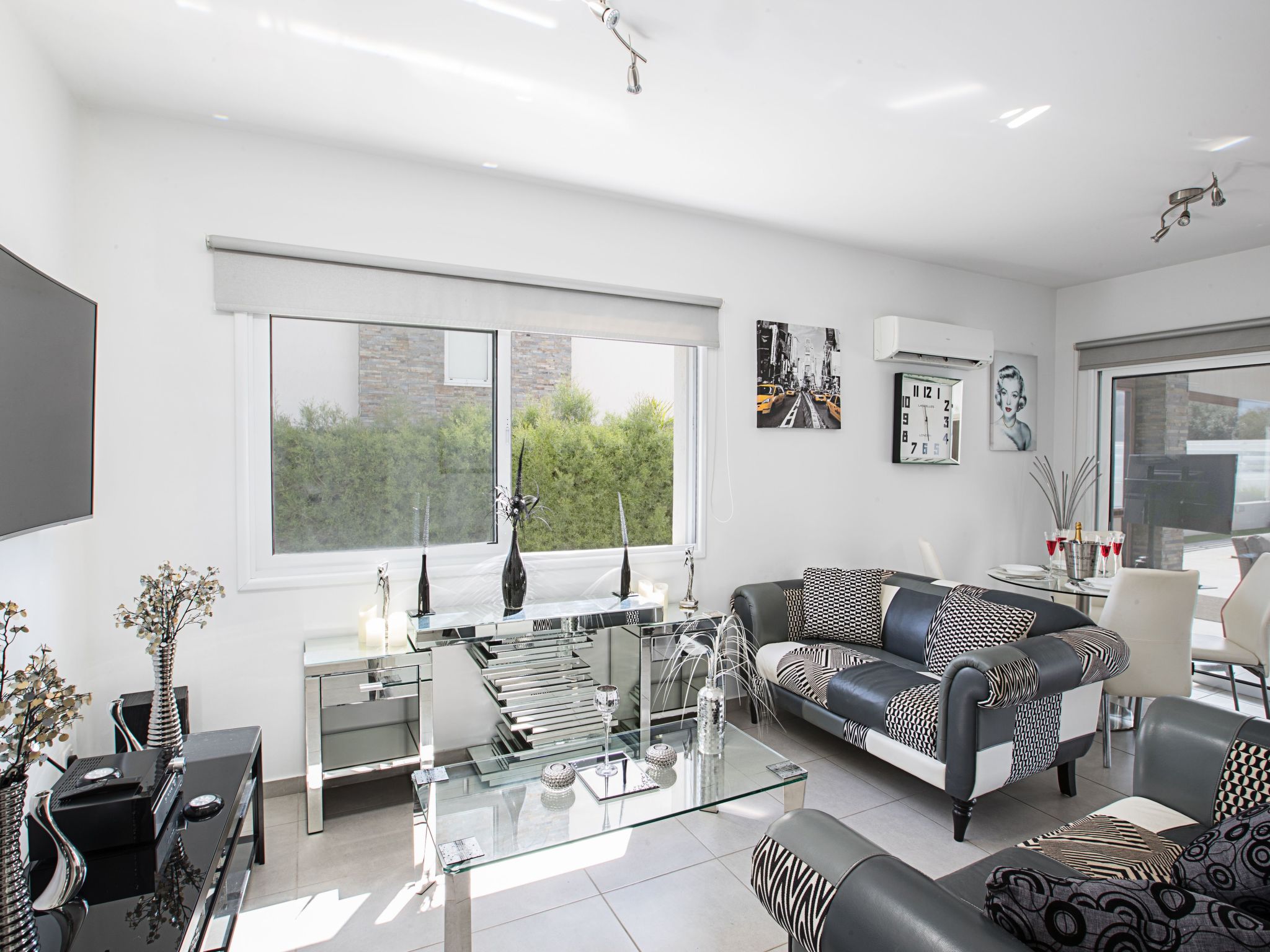 Moderne 4-Schlafzimmer-Villa im Zentrum von Protaras-Image-tags.info