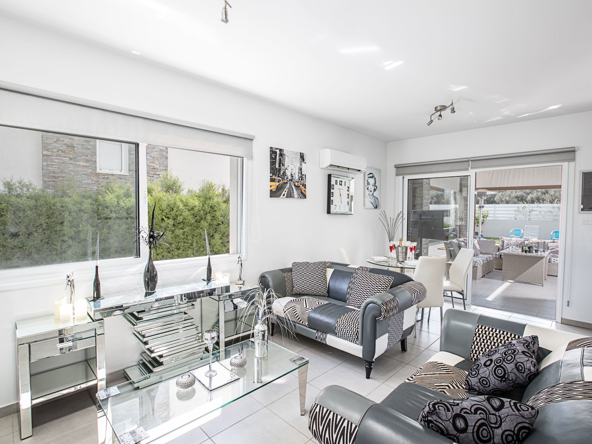 Moderne 4-Schlafzimmer-Villa im Zentrum von Protaras-Image-tags.info