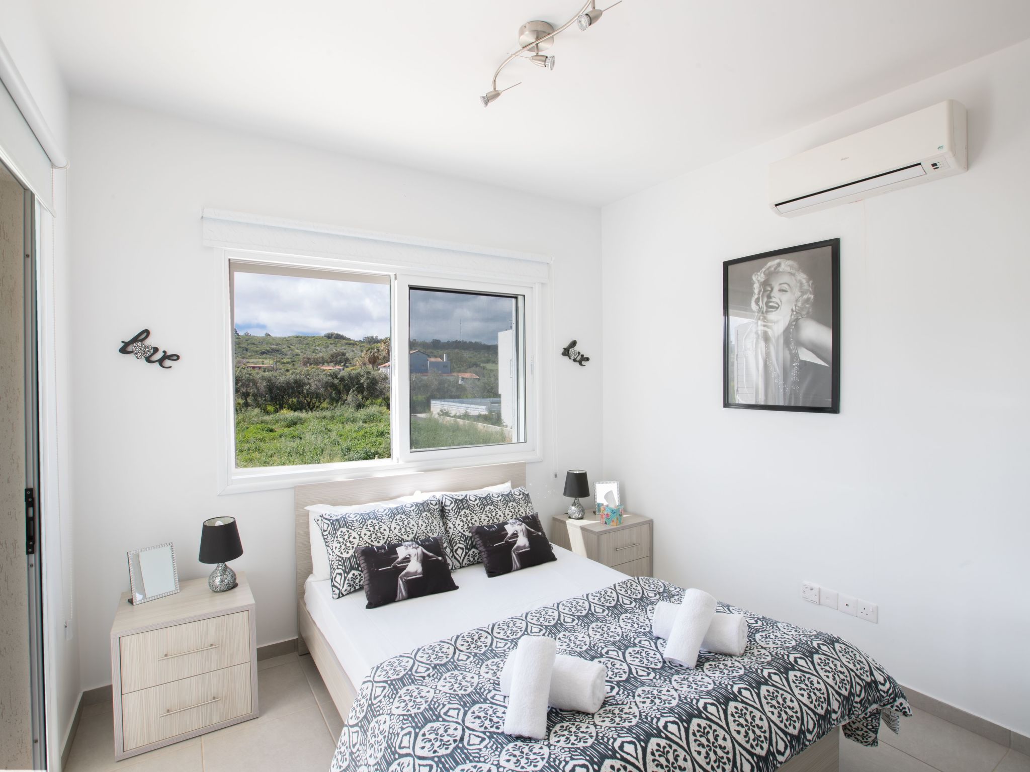 Moderne 4-Schlafzimmer-Villa im Zentrum von Protaras-Image-tags.info