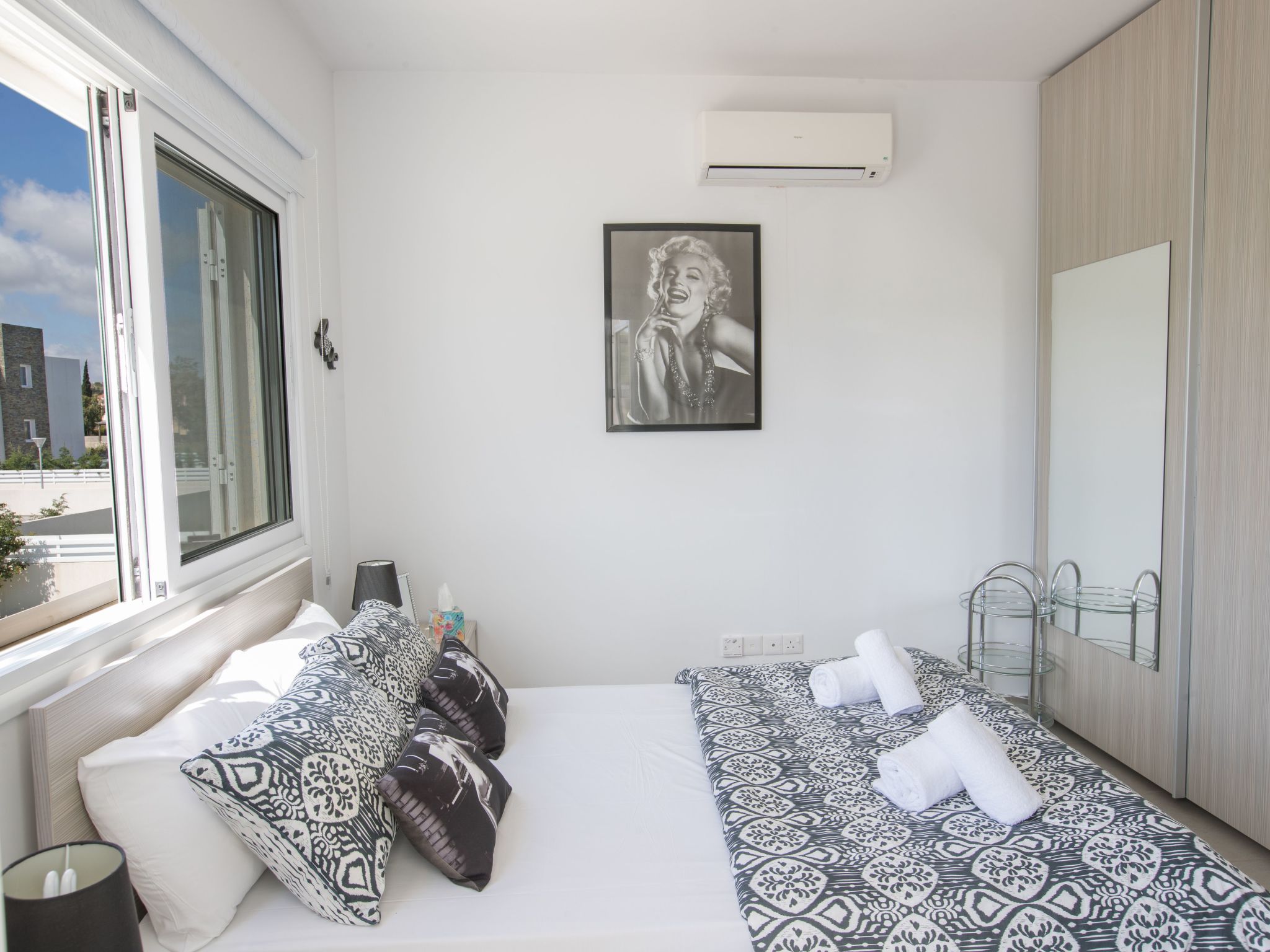 Moderne 4-Schlafzimmer-Villa im Zentrum von Protaras-Image-tags.info