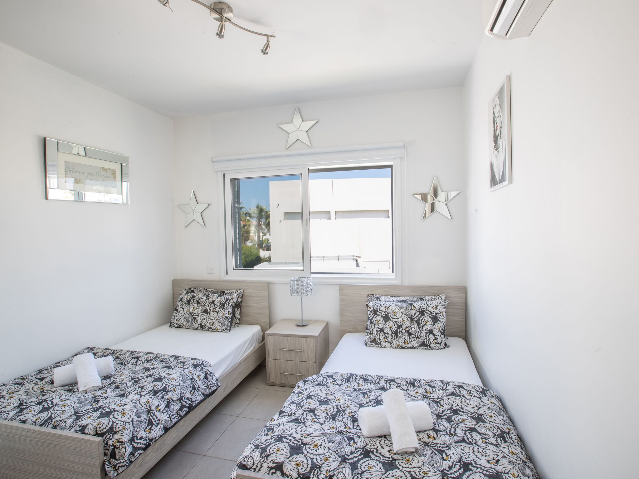 Moderne 4-Schlafzimmer-Villa im Zentrum von Protaras-Image-tags.info