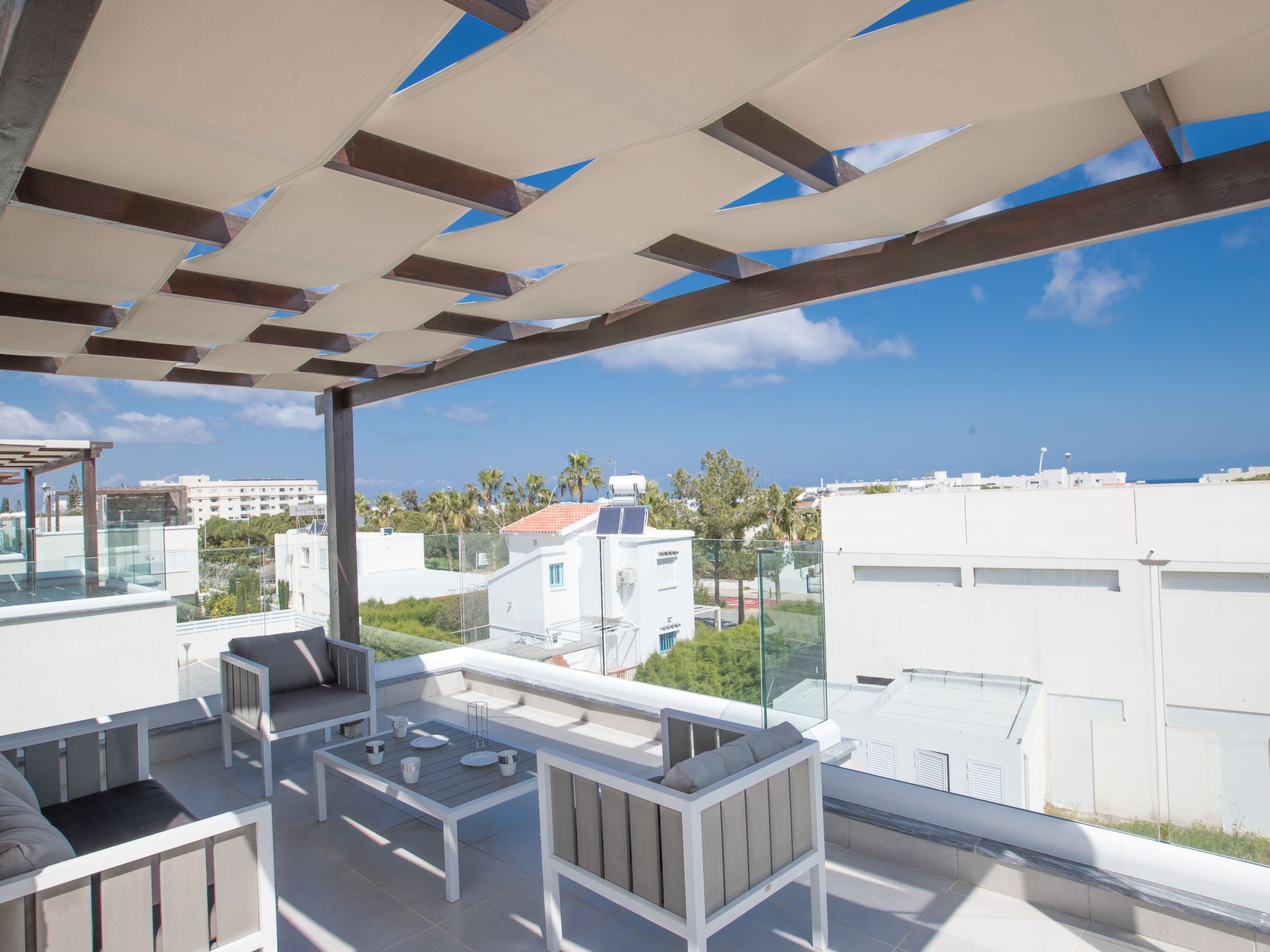 Moderne 4-Schlafzimmer-Villa im Zentrum von Protaras-Image-tags.info