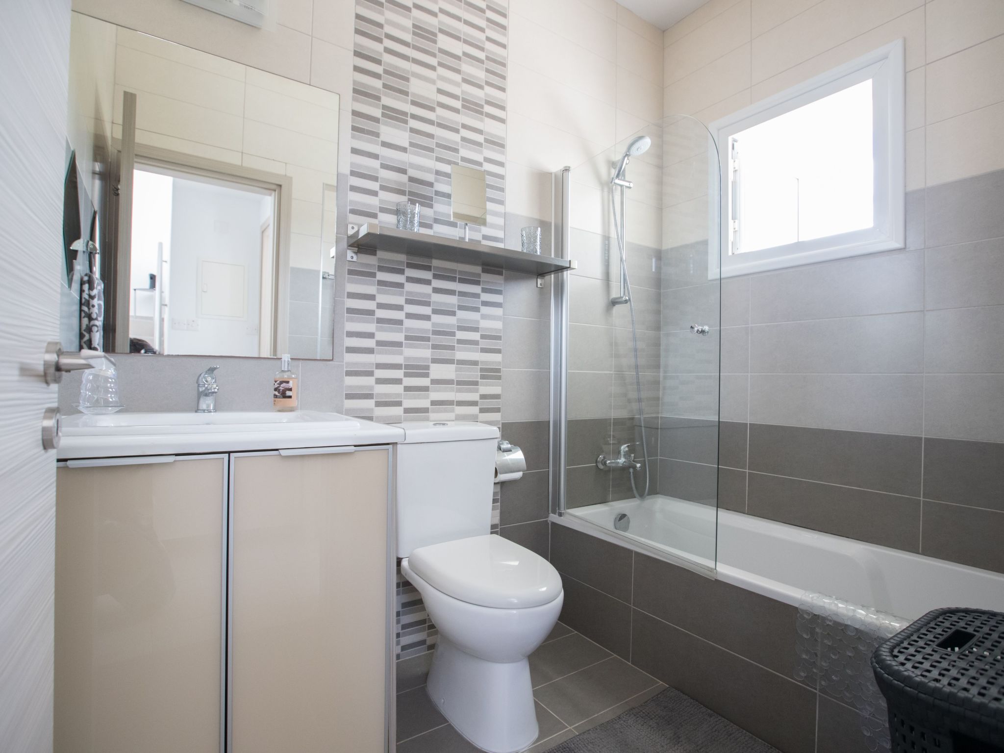 Moderne 4-Schlafzimmer-Villa im Zentrum von Protaras-Image-tags.info