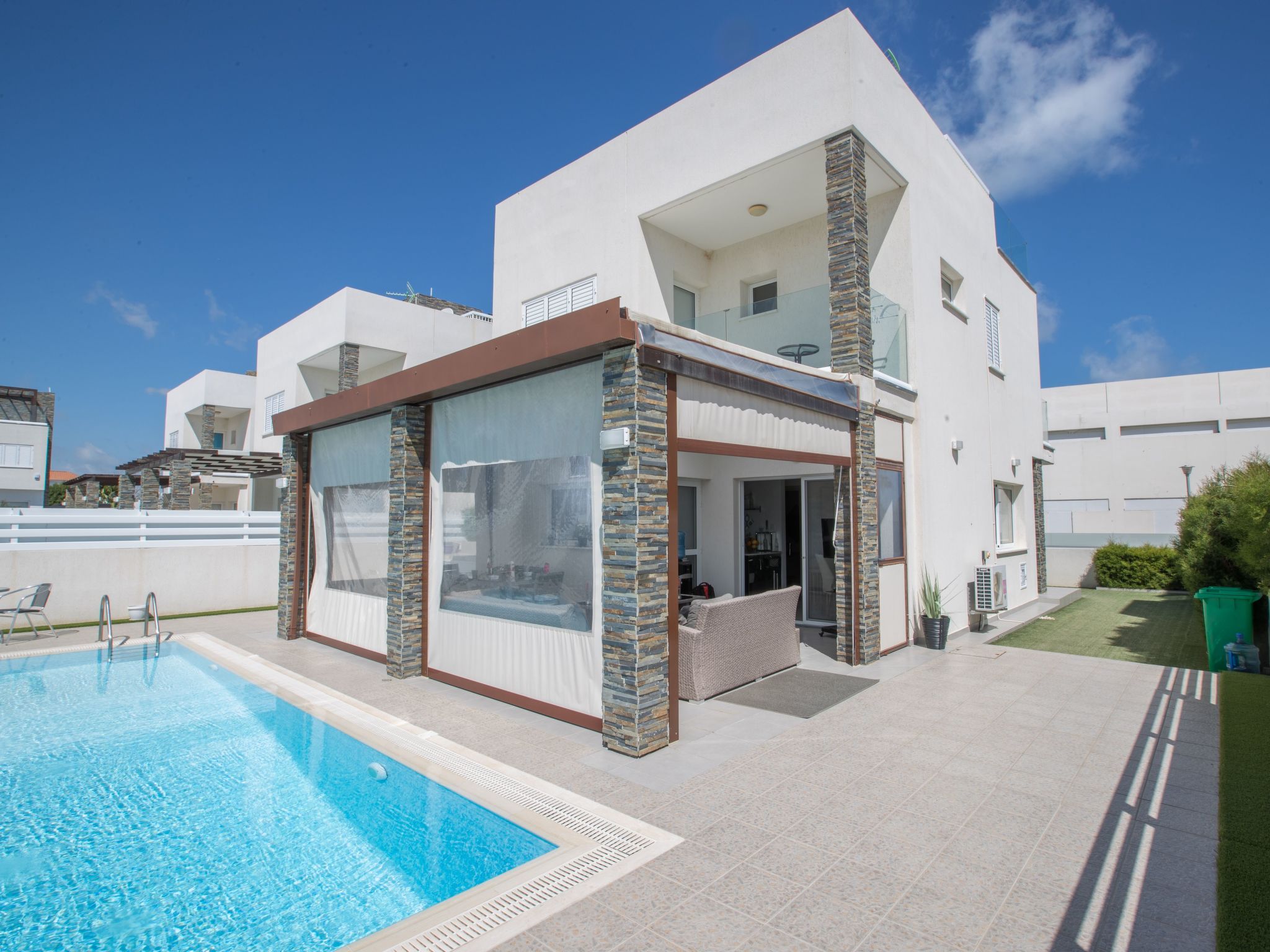 Moderne 4-Schlafzimmer-Villa im Zentrum von Protaras-Image-tags.info