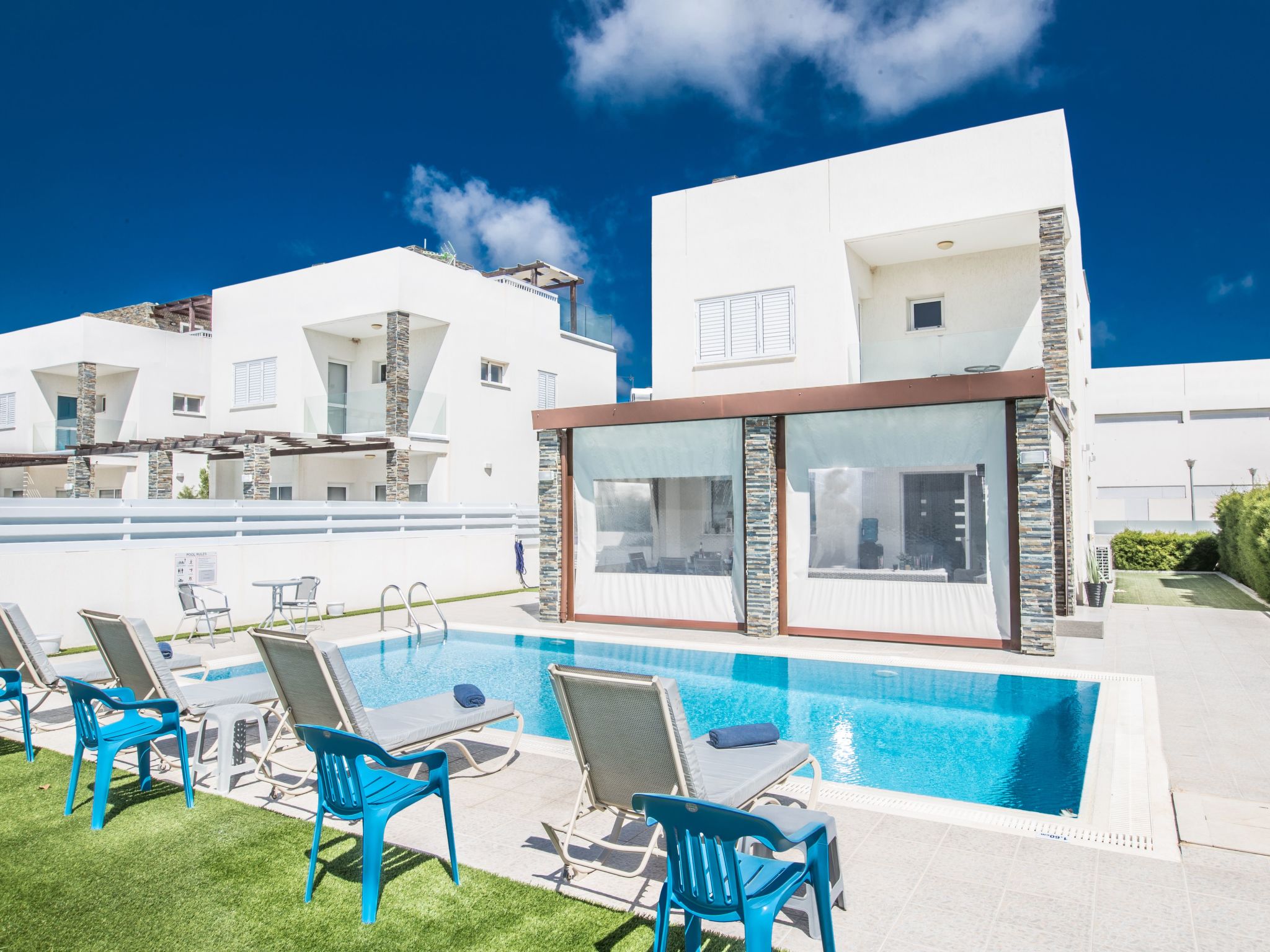 Moderne 4-Schlafzimmer-Villa im Zentrum von Protaras-Image-tags.info