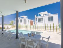 Op 600m van het centrum: Vrijstaand vakantiehuis met privézwembad in Protaras - thumbnail 4