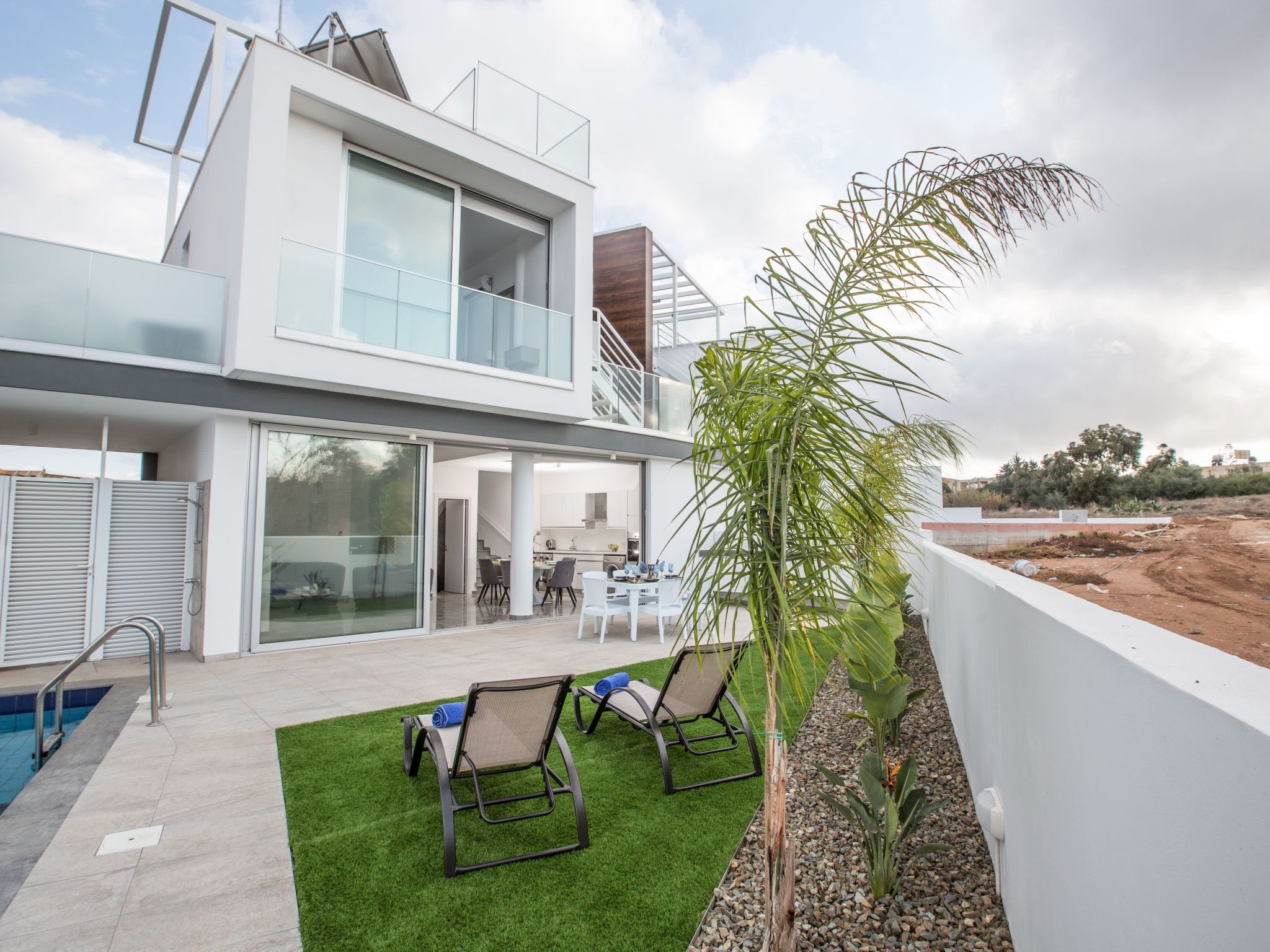 2-Schlafzimmer-Villa mit Pool, Dachgarten, Meerblick