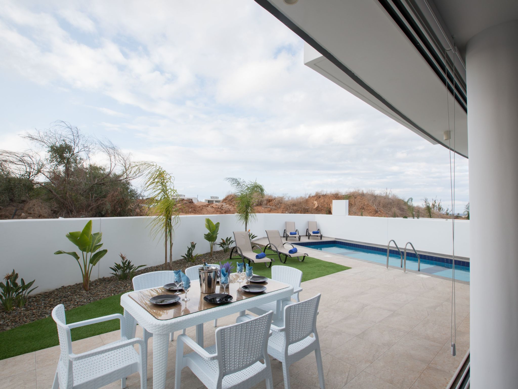 2-Schlafzimmer-Villa mit Pool, Dachgarten, Meerblick-Image-tags.info