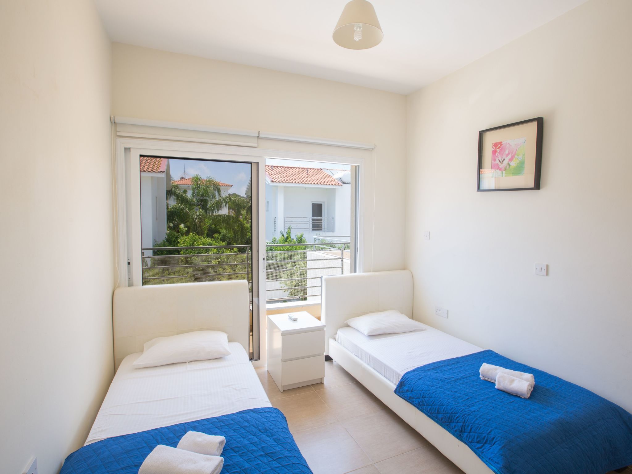 Helle Ferienvilla mit Pool-Image-tags.info