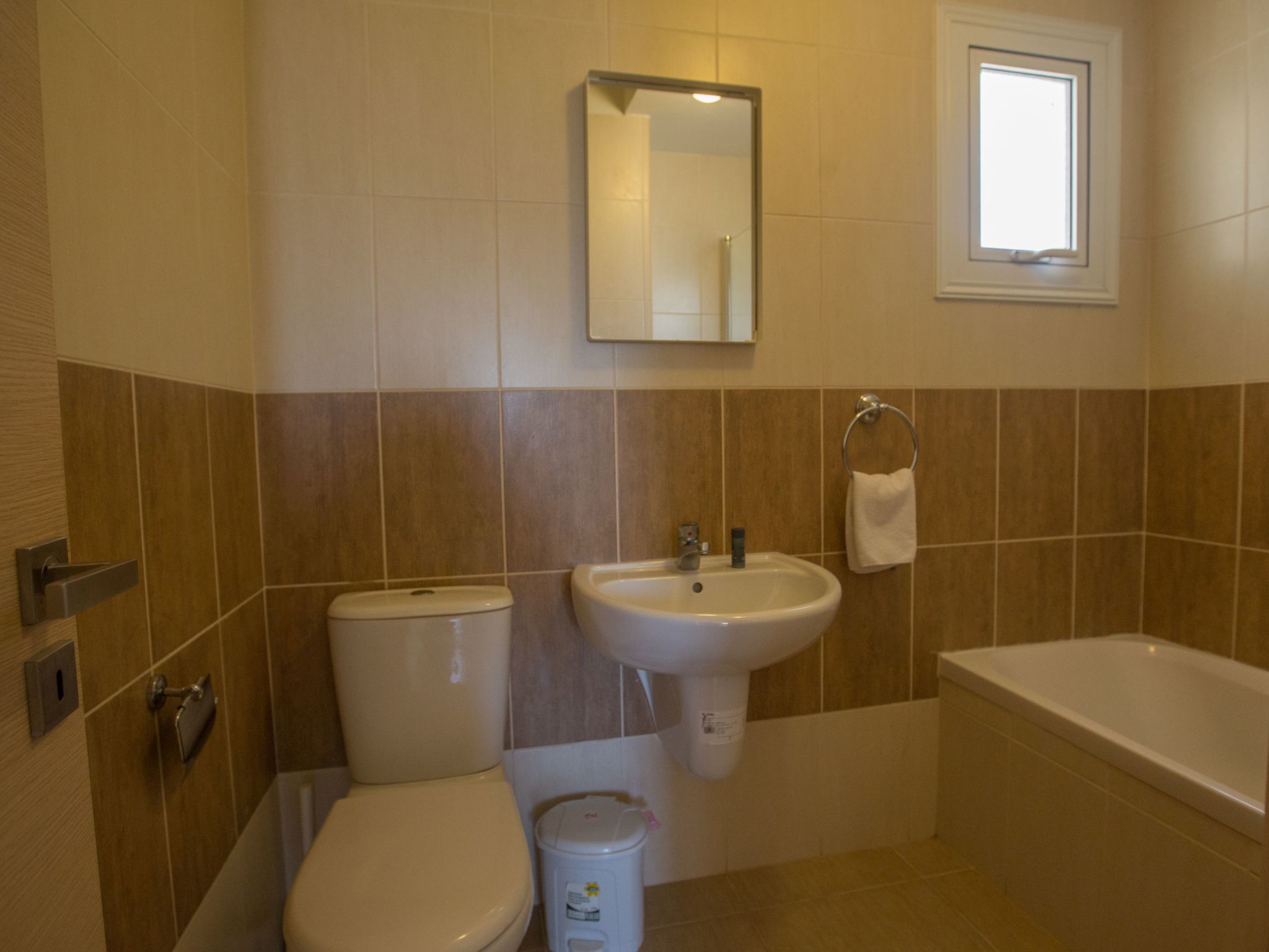 Helle Ferienvilla mit Pool-Image-tags.info