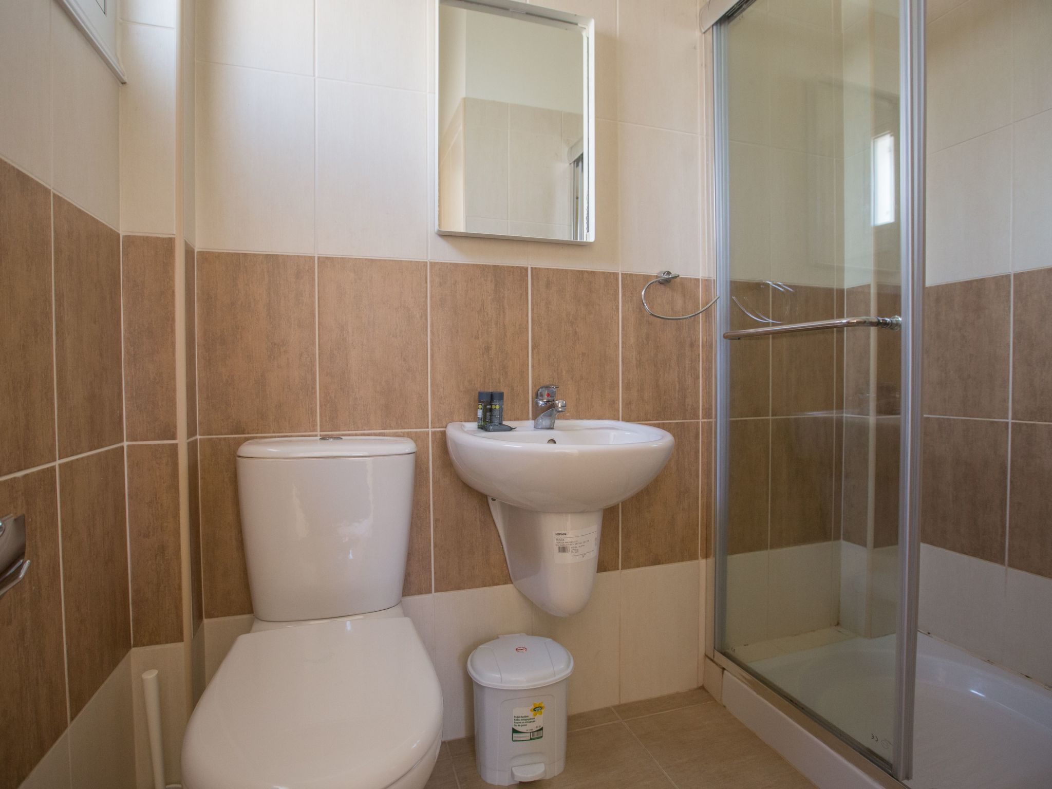 Helle Ferienvilla mit Pool-Image-tags.info