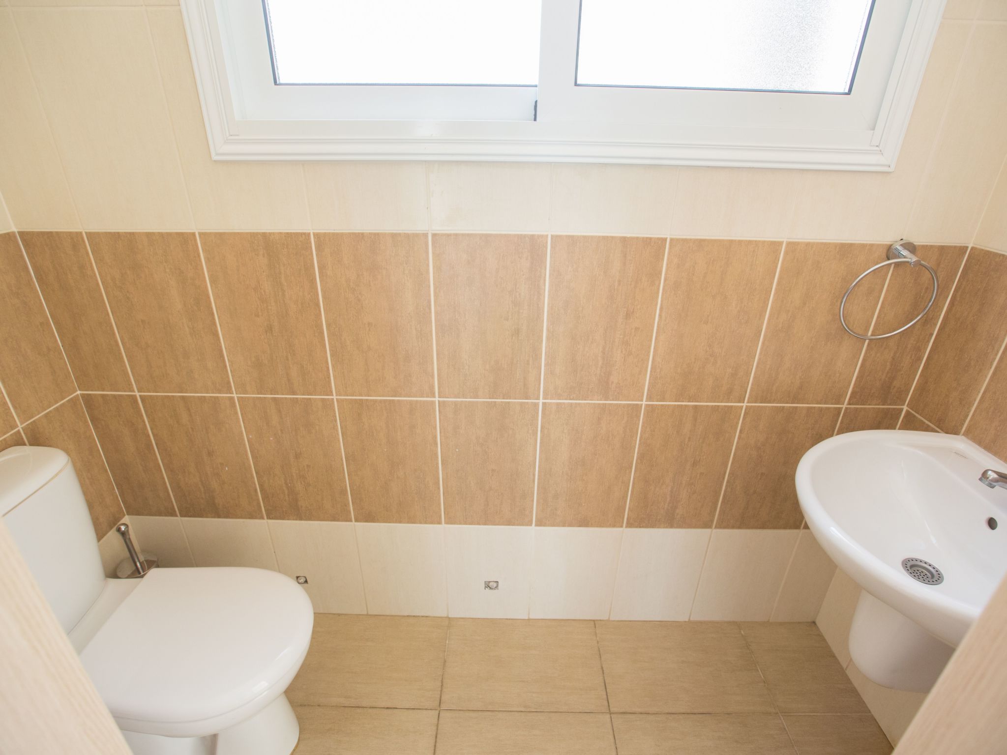 Helle Ferienvilla mit Pool-Image-tags.info