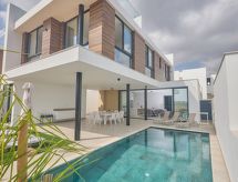 Privézwembad en luxe in Protaras: ruim vakantiehuis voor 10 personen - thumbnail 1