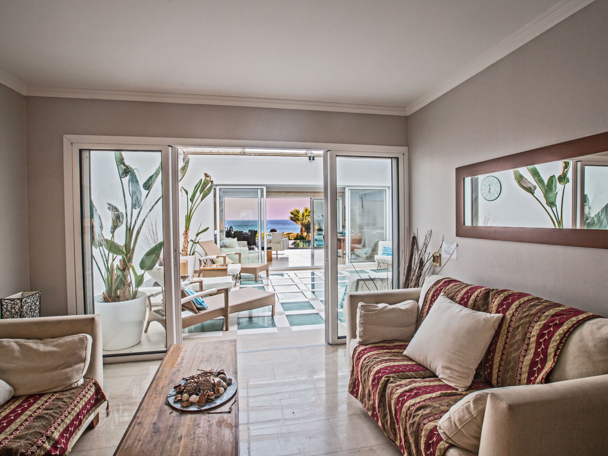 Geräumige Ferienvilla mit atemberaubendem Ausblick-Image-tags.info