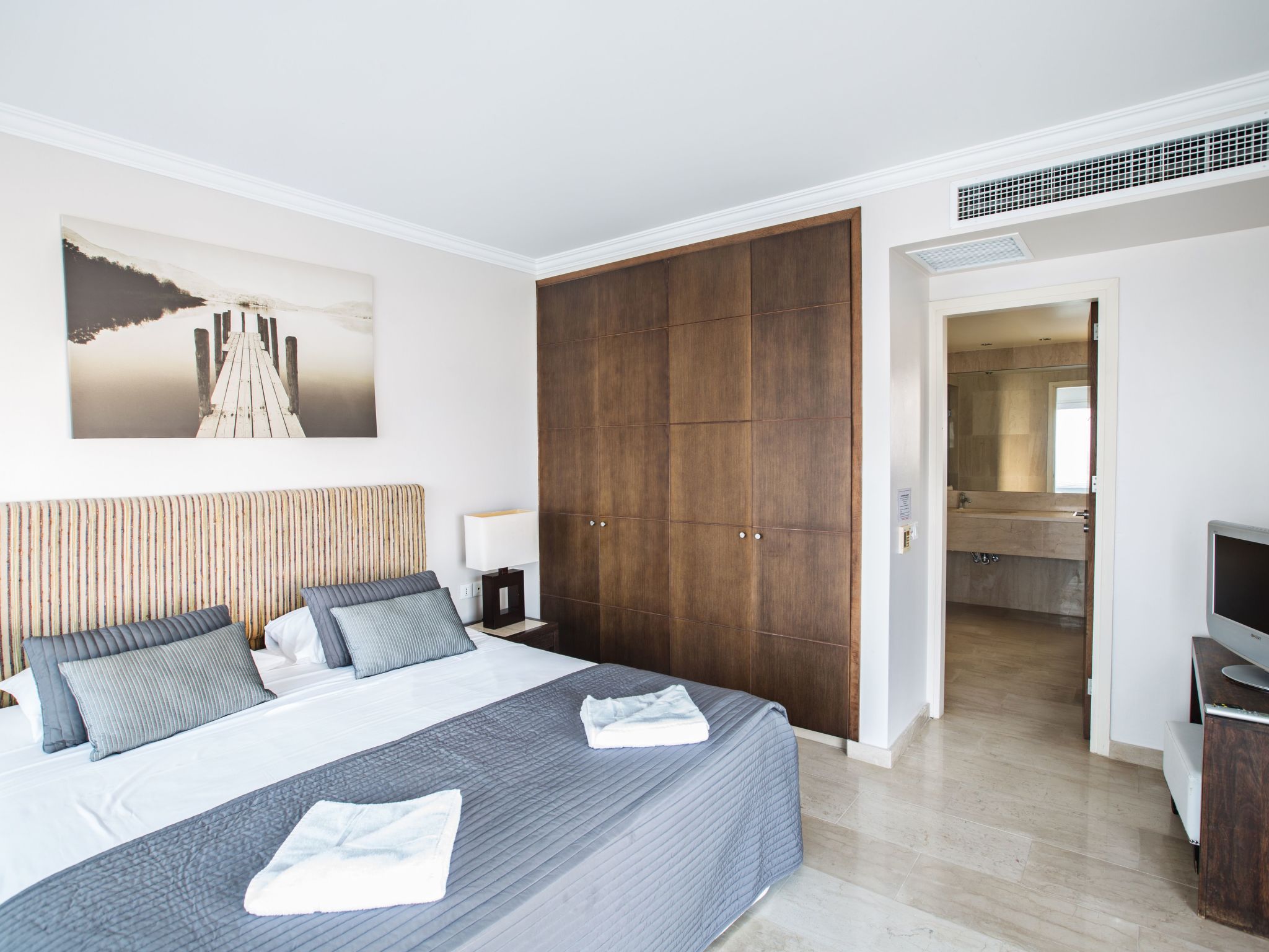 Geräumige Ferienvilla mit atemberaubendem Ausblick-Image-tags.info