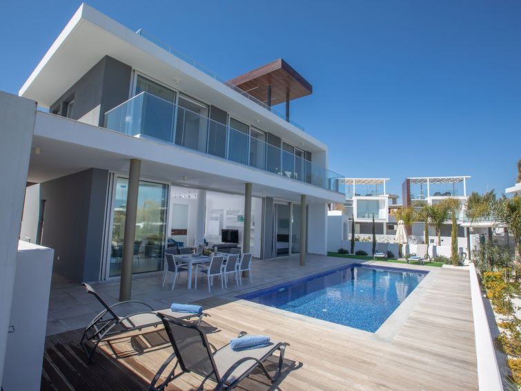 Vrijstaand vakantiehuis met privézwembad in centrum Protaras · 180 m² in Protaras