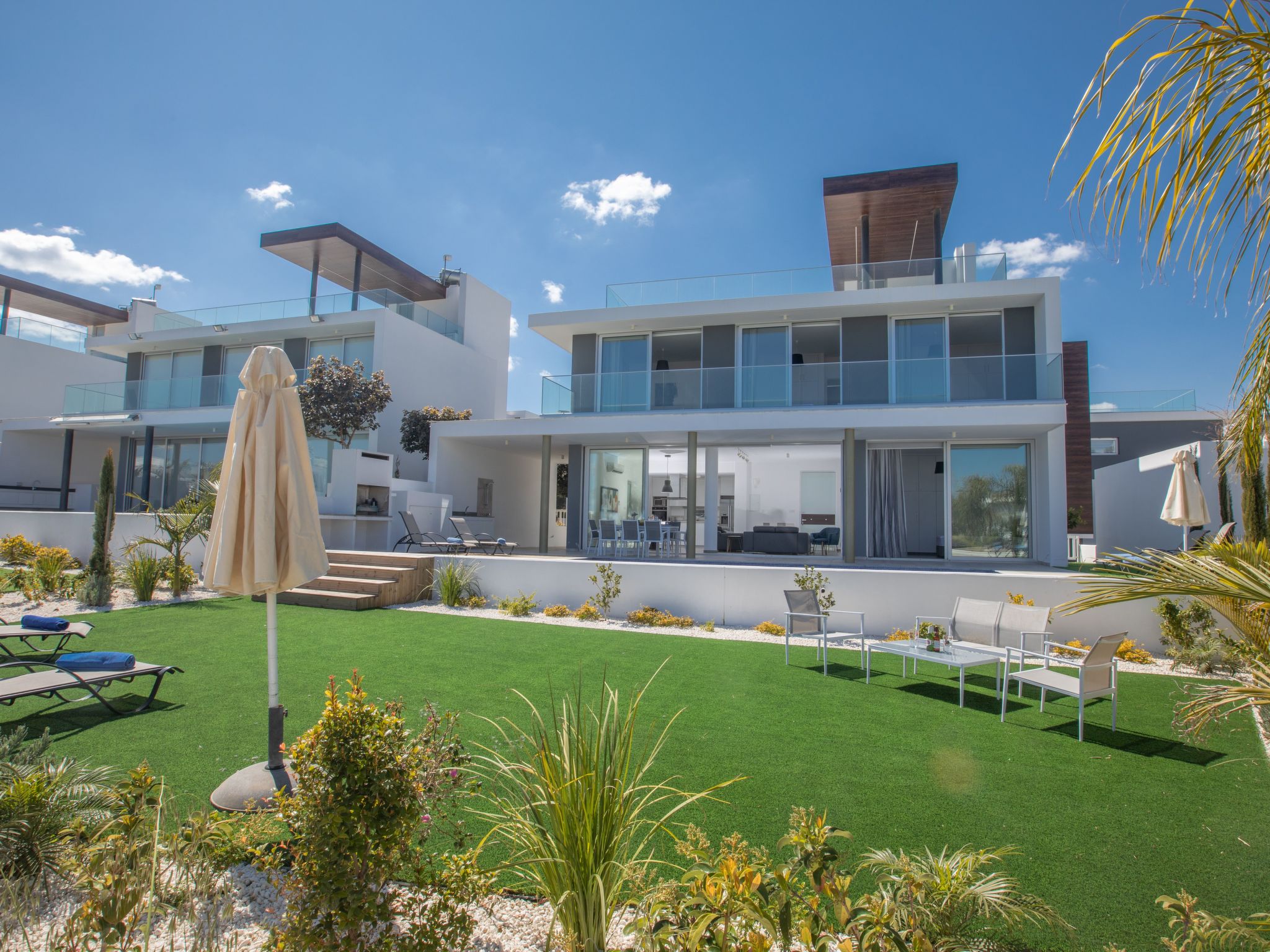 Schöne Villa Olivine Pearl OL5 mit Garten