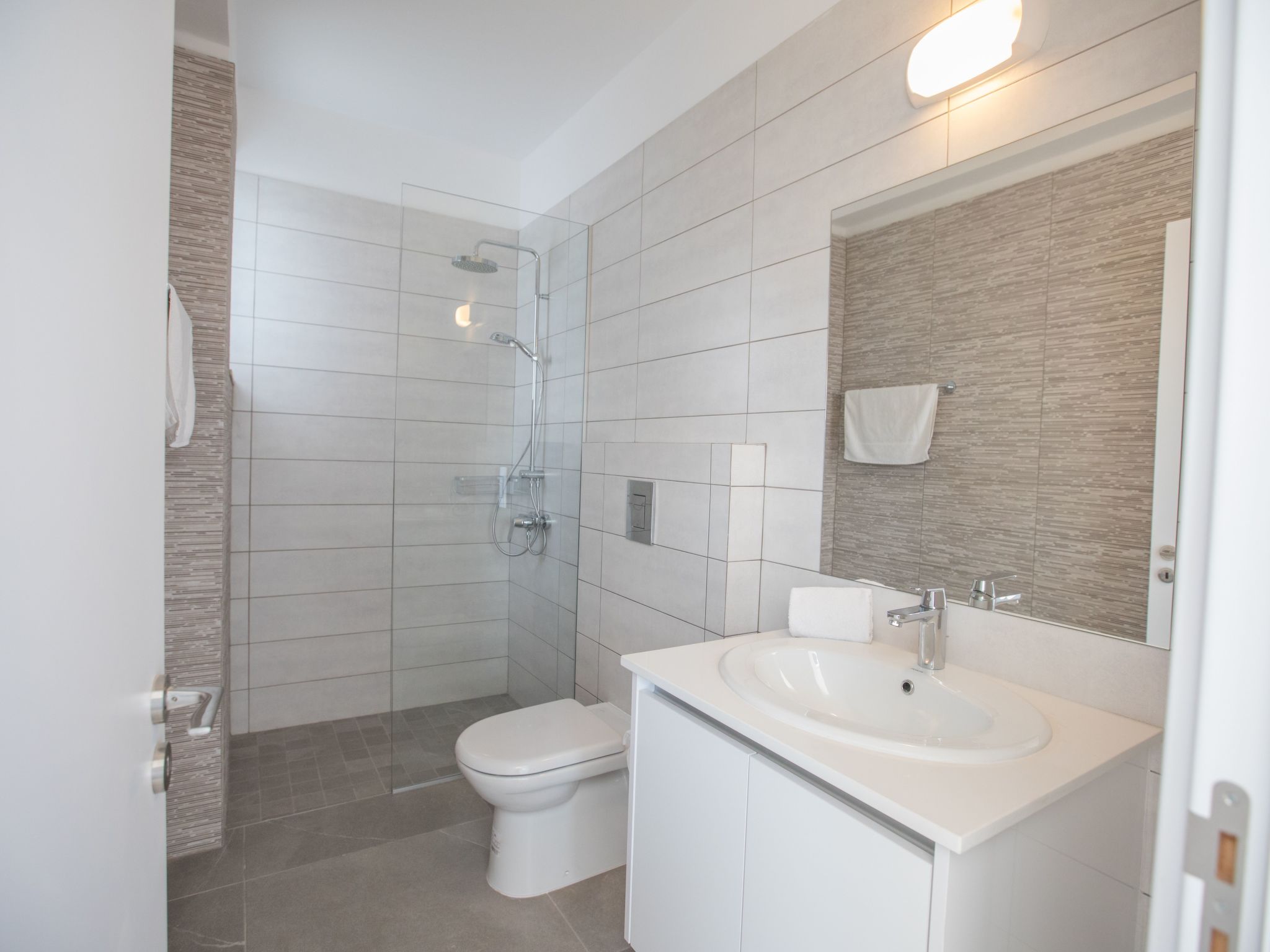 Schöne Villa Olivine Pearl OL5 mit Garten-Image-tags.info