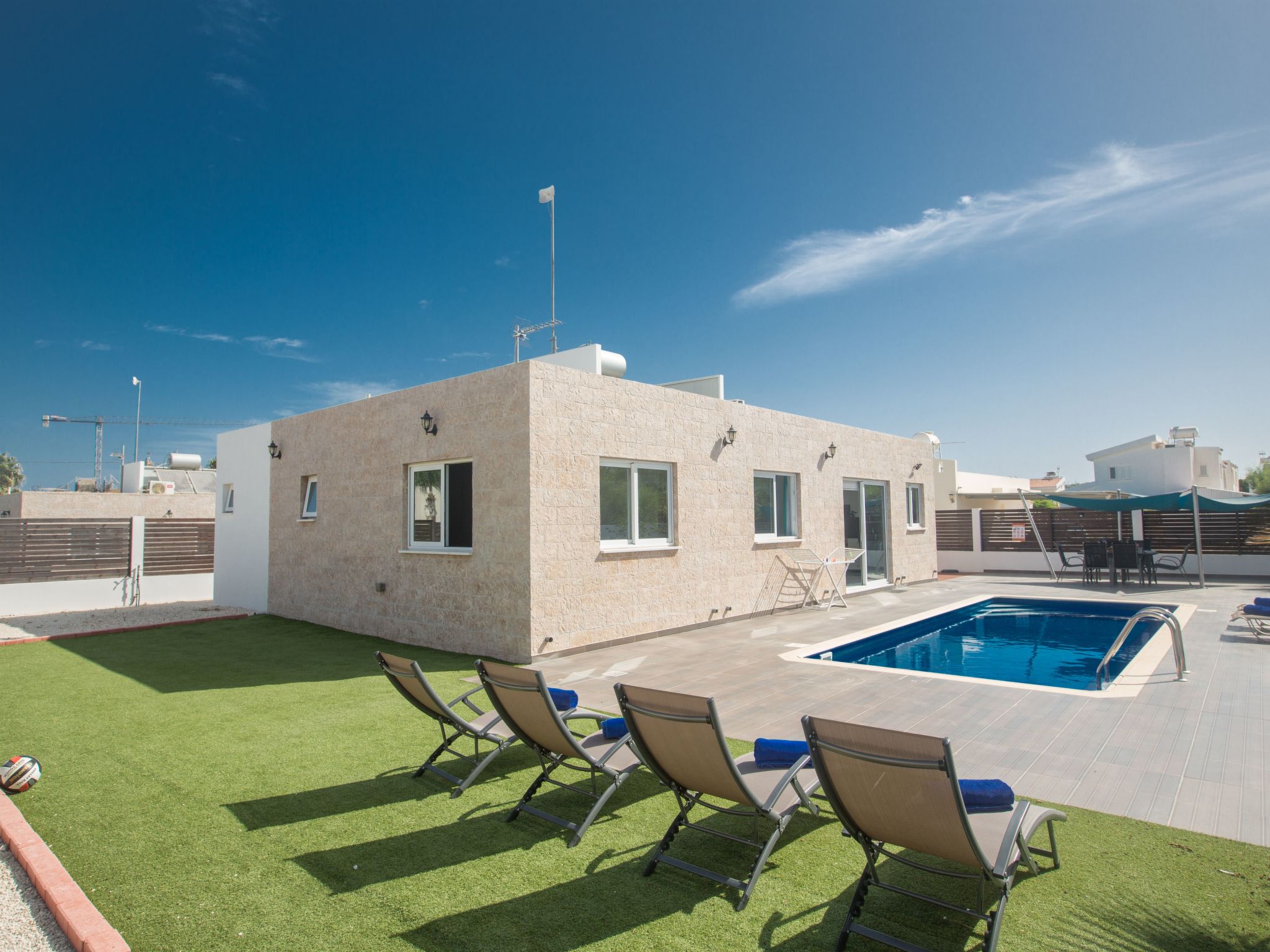 3 Schlafzimmer Villa mit Pool in Protaras Zentrum-Image-tags.info