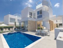 Centraal gelegen vakantiehuis in Protaras met privézwembad · 7 pers. - thumbnail 1
