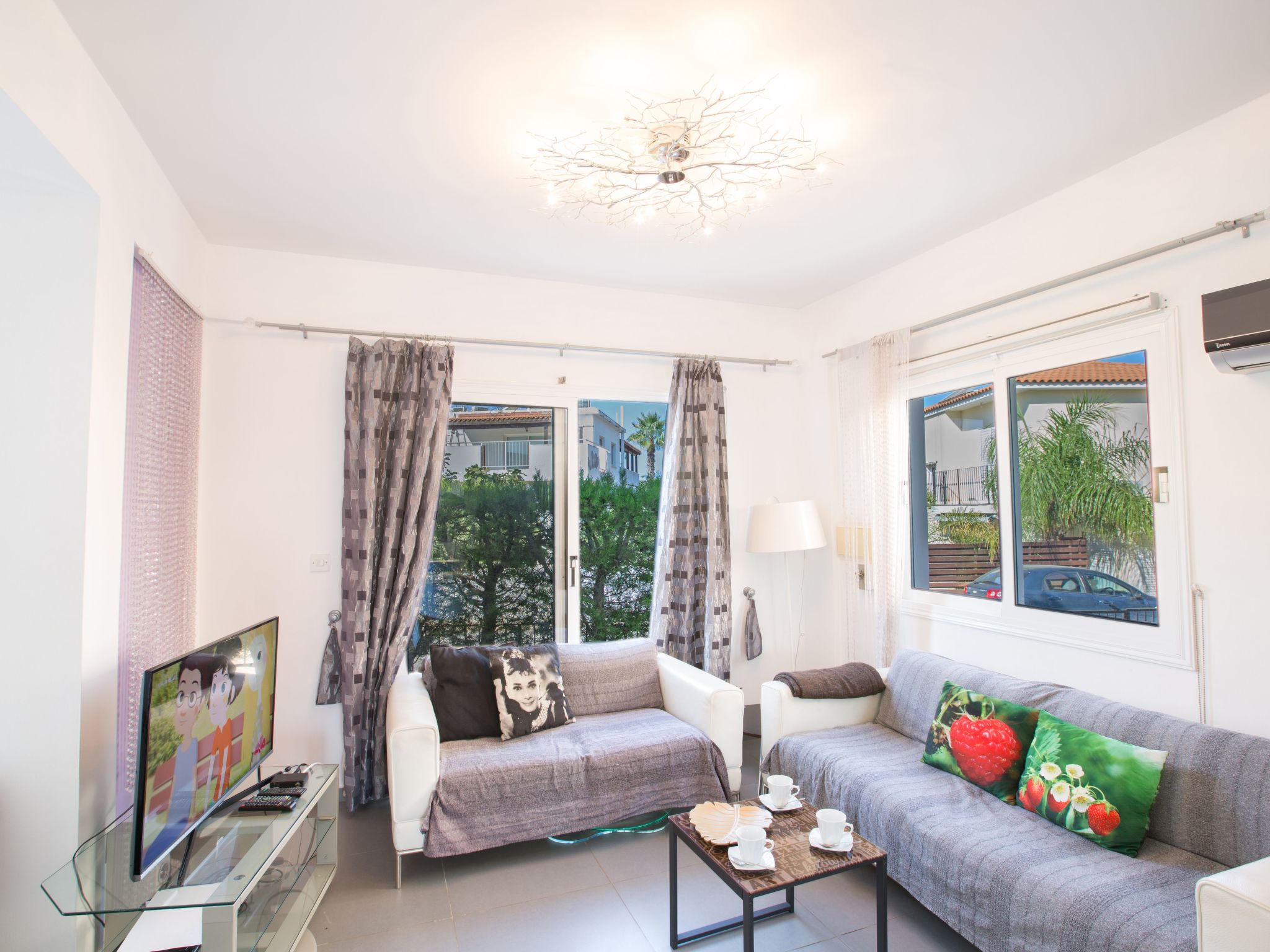 Charmante 3-Schlafzimmer-Villa DI12 mit privatem Pool-Image-tags.info