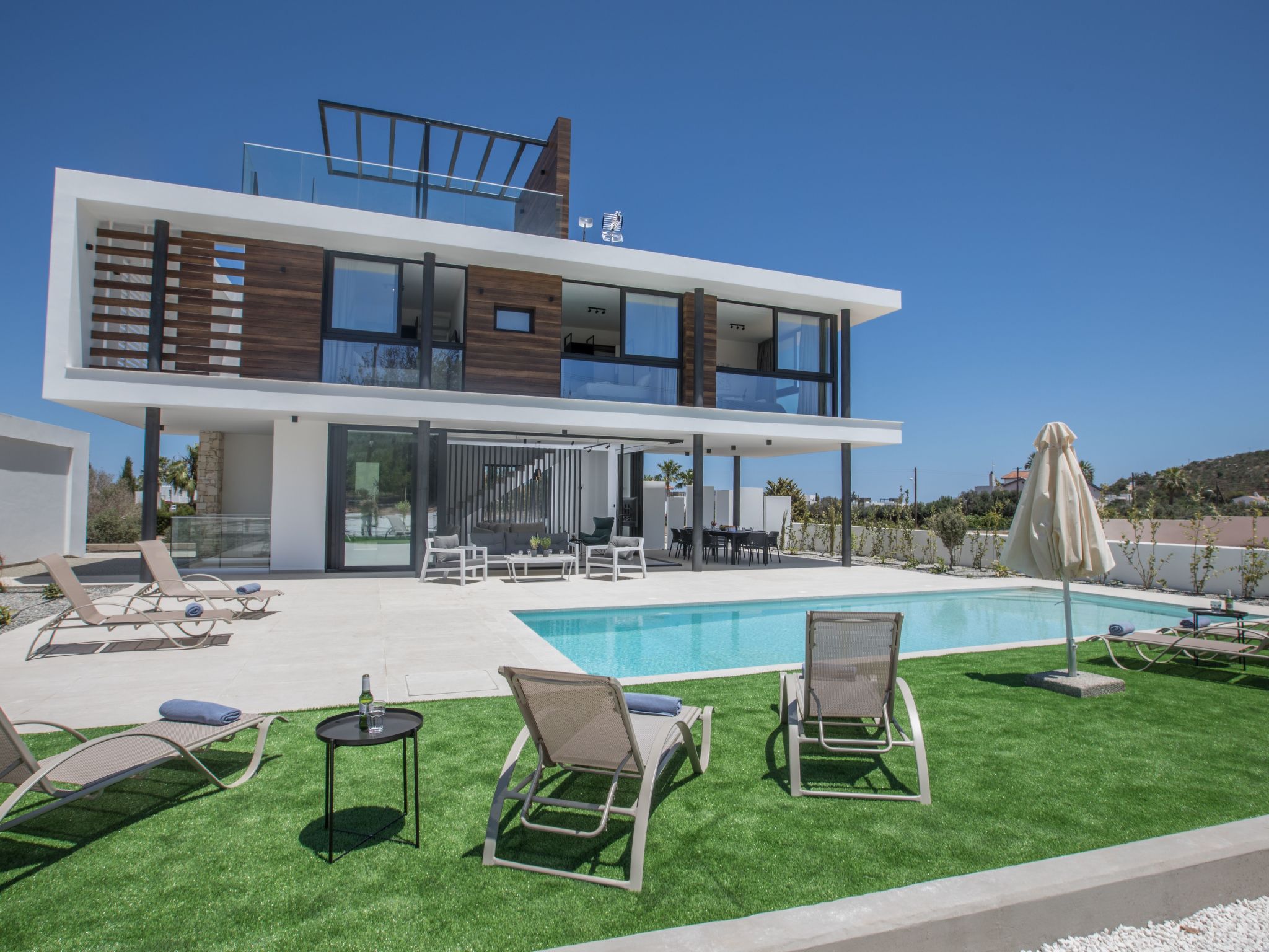 Geräumige Villa mit großem Garten und Pool