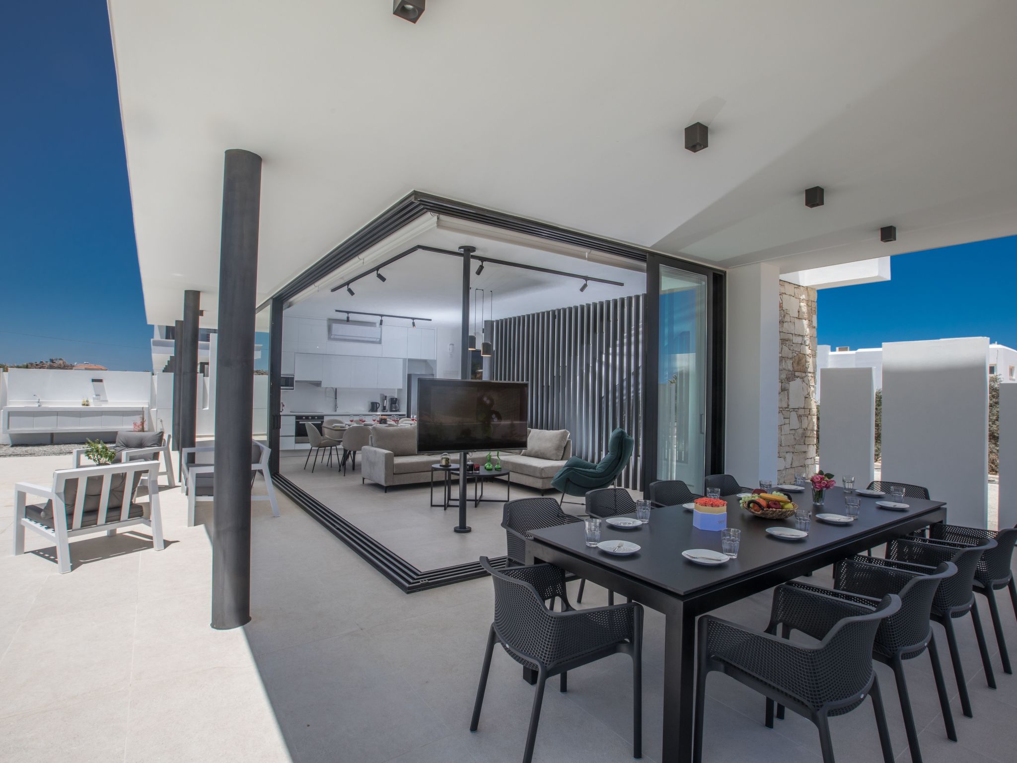 Geräumige Villa mit großem Garten und Pool-Image-tags.info