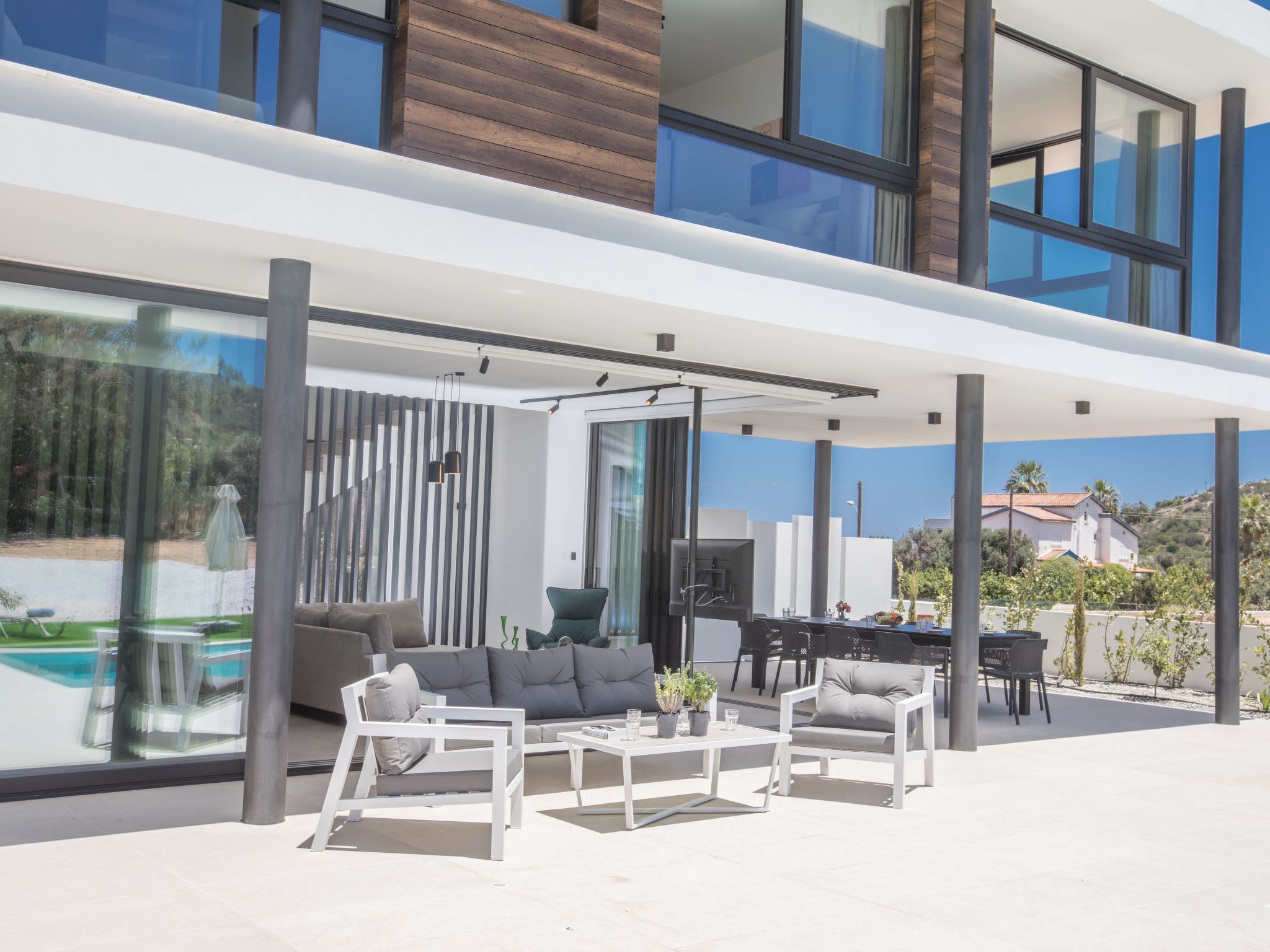 Geräumige Villa mit großem Garten und Pool-Image-tags.info