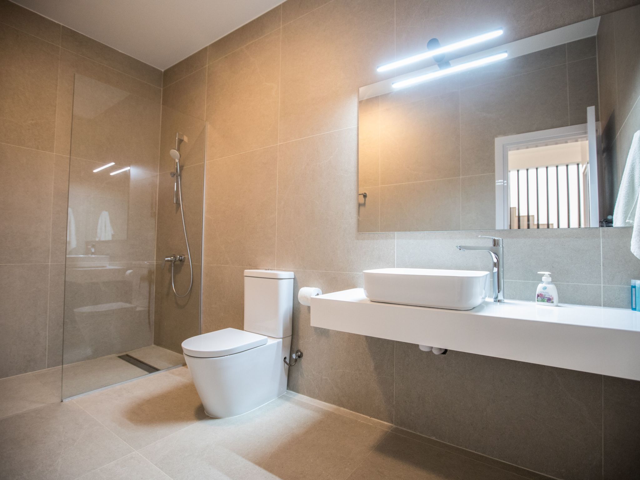 Geräumige Villa mit großem Garten und Pool-Image-tags.info